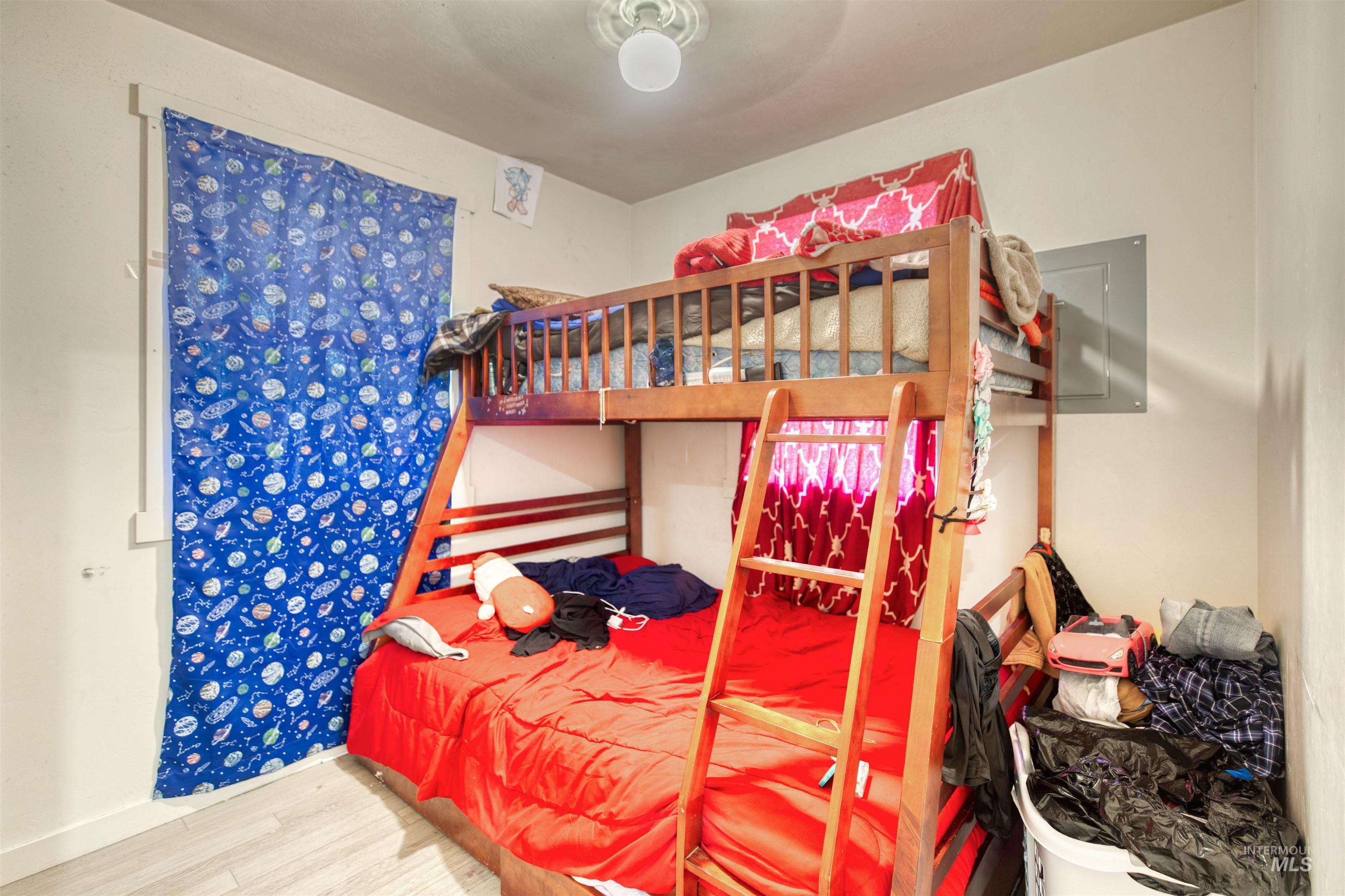 110 E Main St, Nyssa, Oregon 97913, 2 Bedrooms, 1 Bathroom, Residential Income For Sale, Price $280,000,MLS 98954008