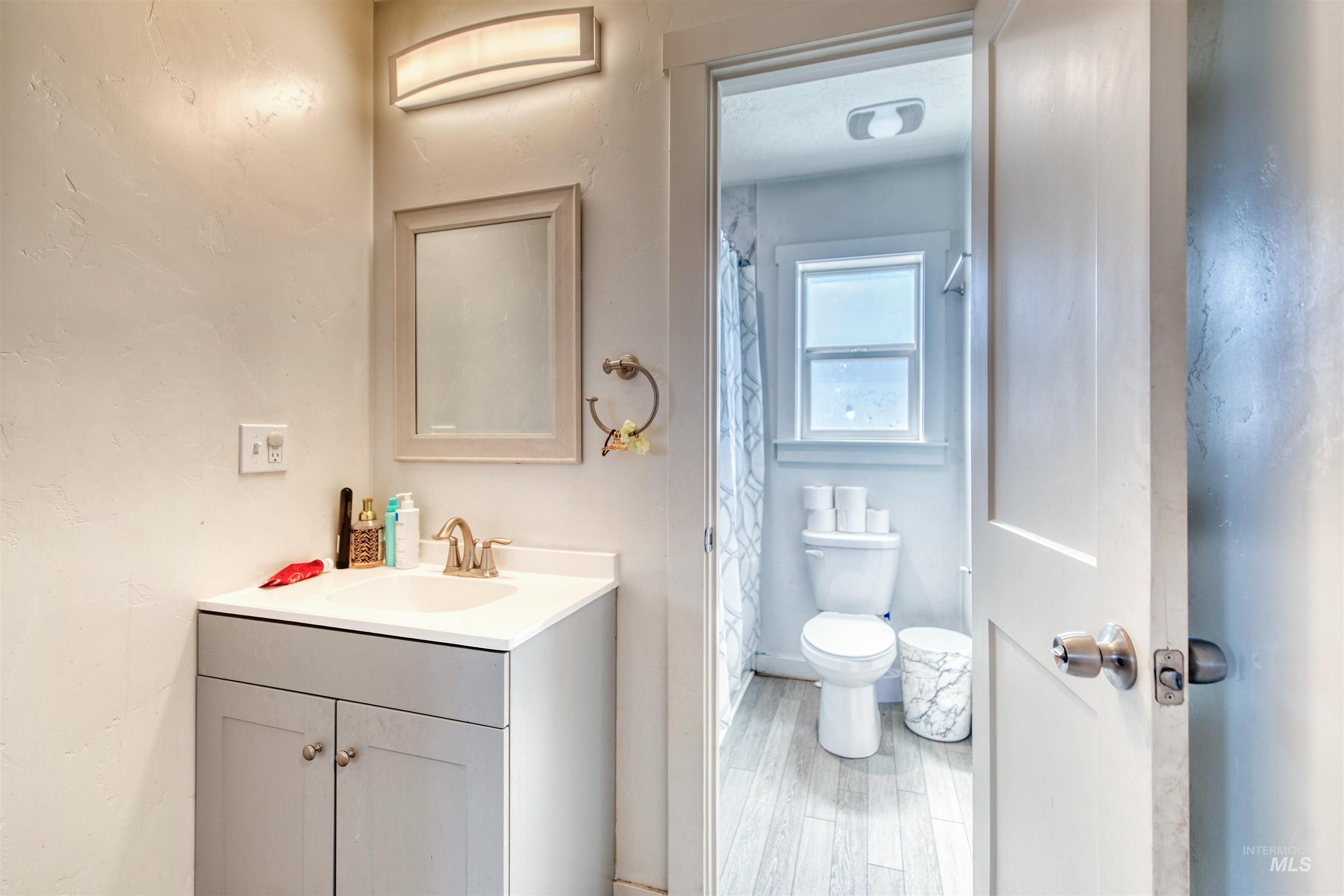 112 E Main St, Nyssa, Oregon 97913, 2 Bedrooms, 1 Bathroom, Residential Income For Sale, Price $520,000,MLS 98954054