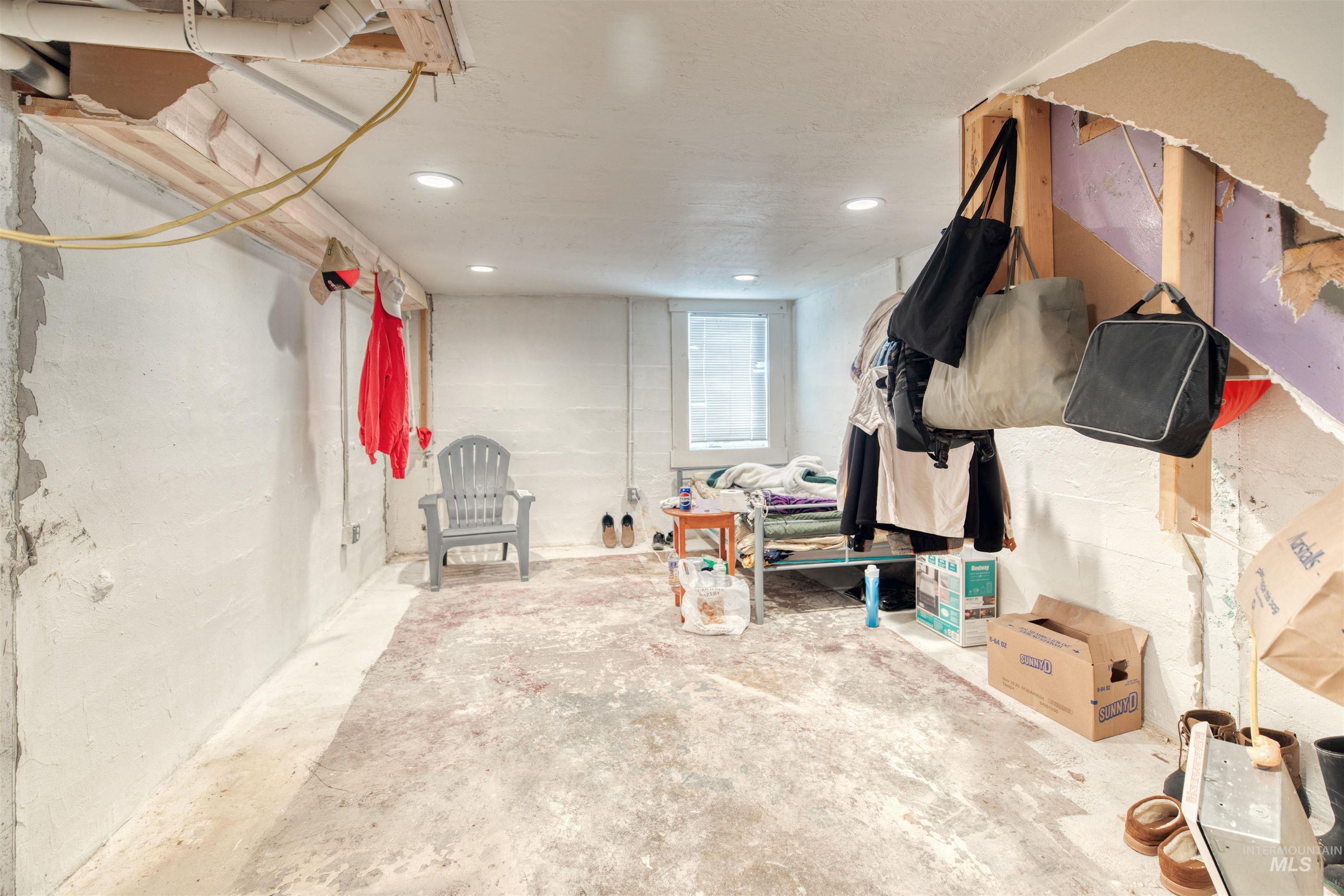 112 E Main St, Nyssa, Oregon 97913, 2 Bedrooms, 1 Bathroom, Residential Income For Sale, Price $520,000,MLS 98954054