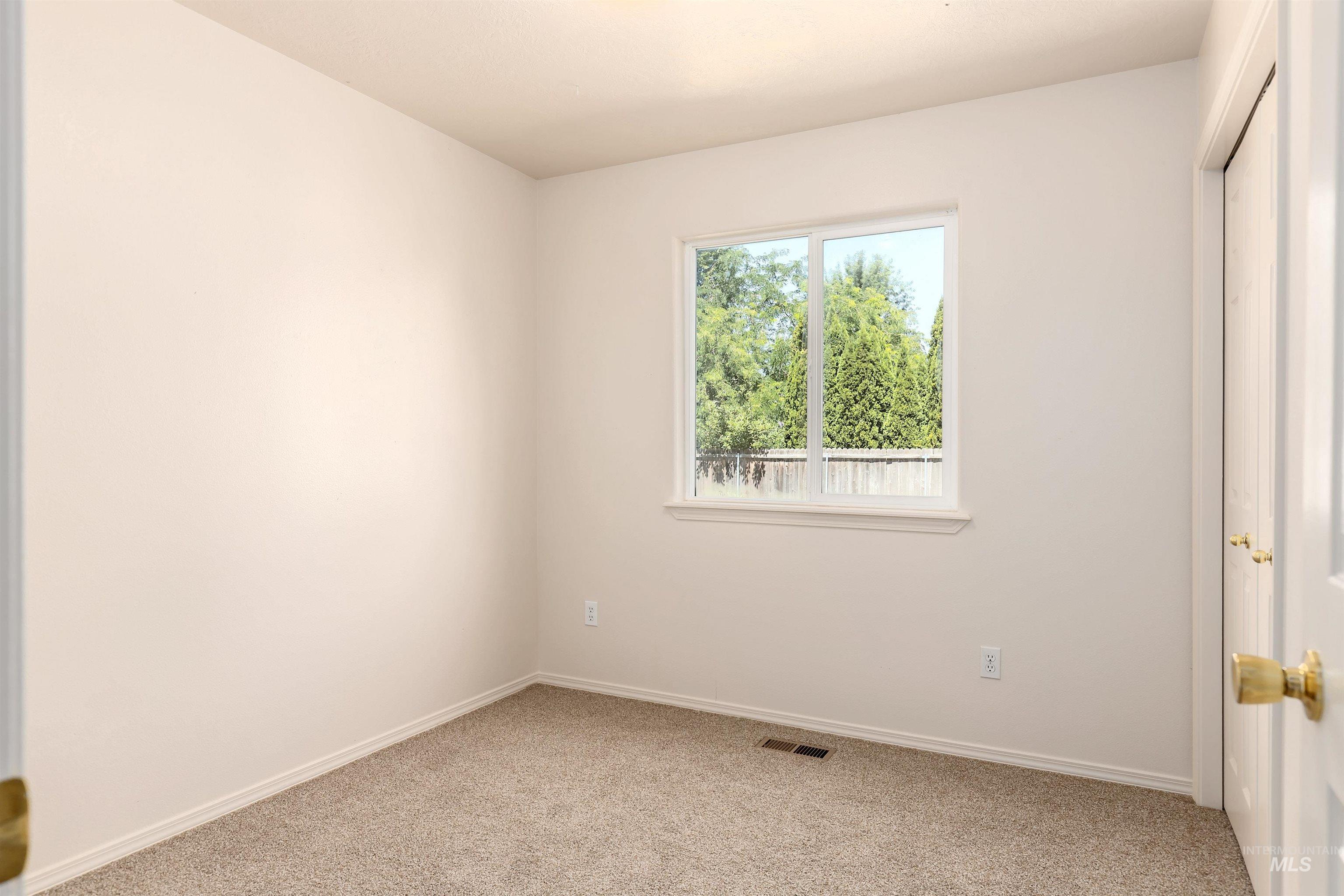 1070 W Honker Dr., Meridian, Idaho 83642, 3 Bedrooms, 2 Bathrooms, Residential For Sale, Price $375,000,MLS 98954126