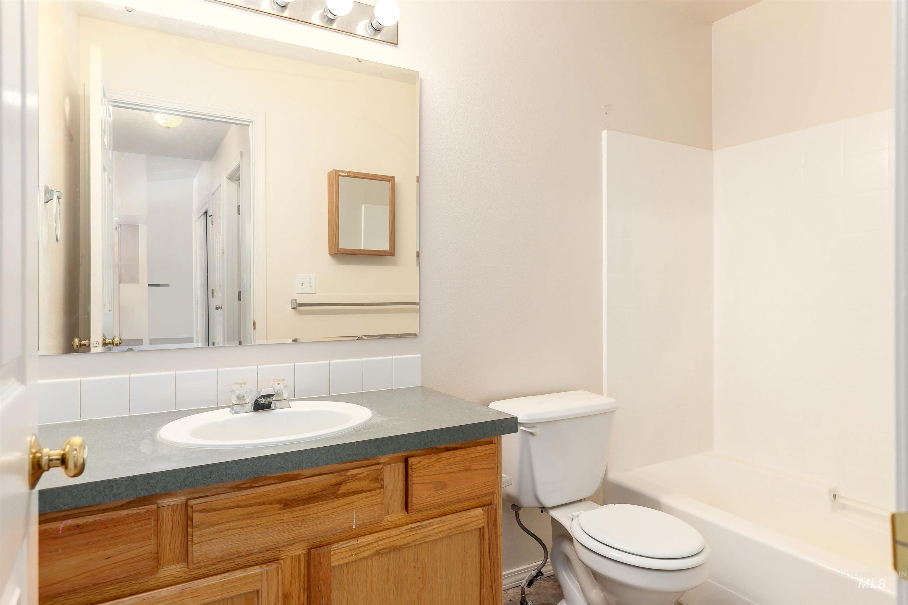 1070 W Honker Dr., Meridian, Idaho 83642, 3 Bedrooms, 2 Bathrooms, Residential For Sale, Price $375,000,MLS 98954126