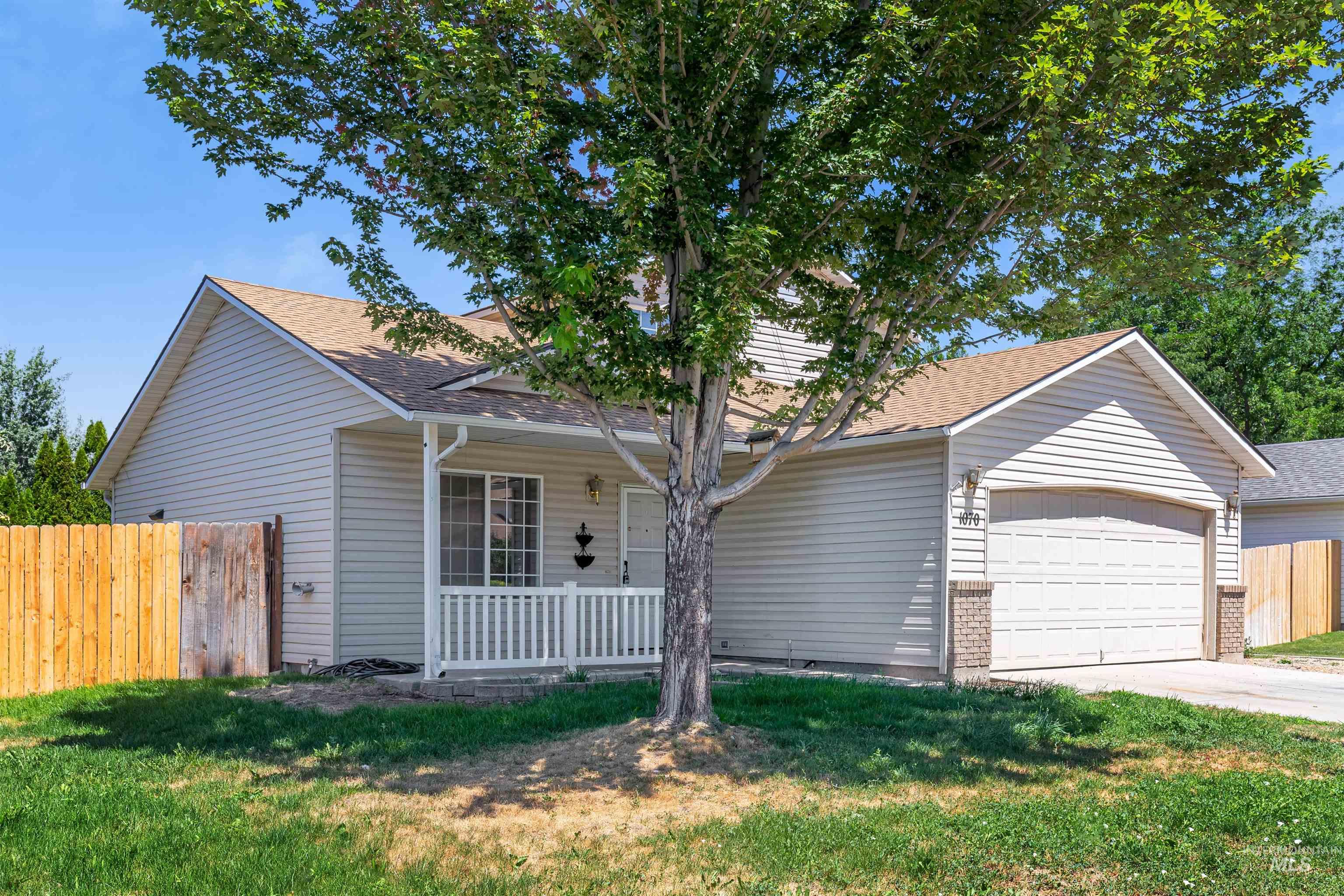 1070 W Honker Dr., Meridian, Idaho 83642, 3 Bedrooms, 2 Bathrooms, Residential For Sale, Price $375,000,MLS 98954126