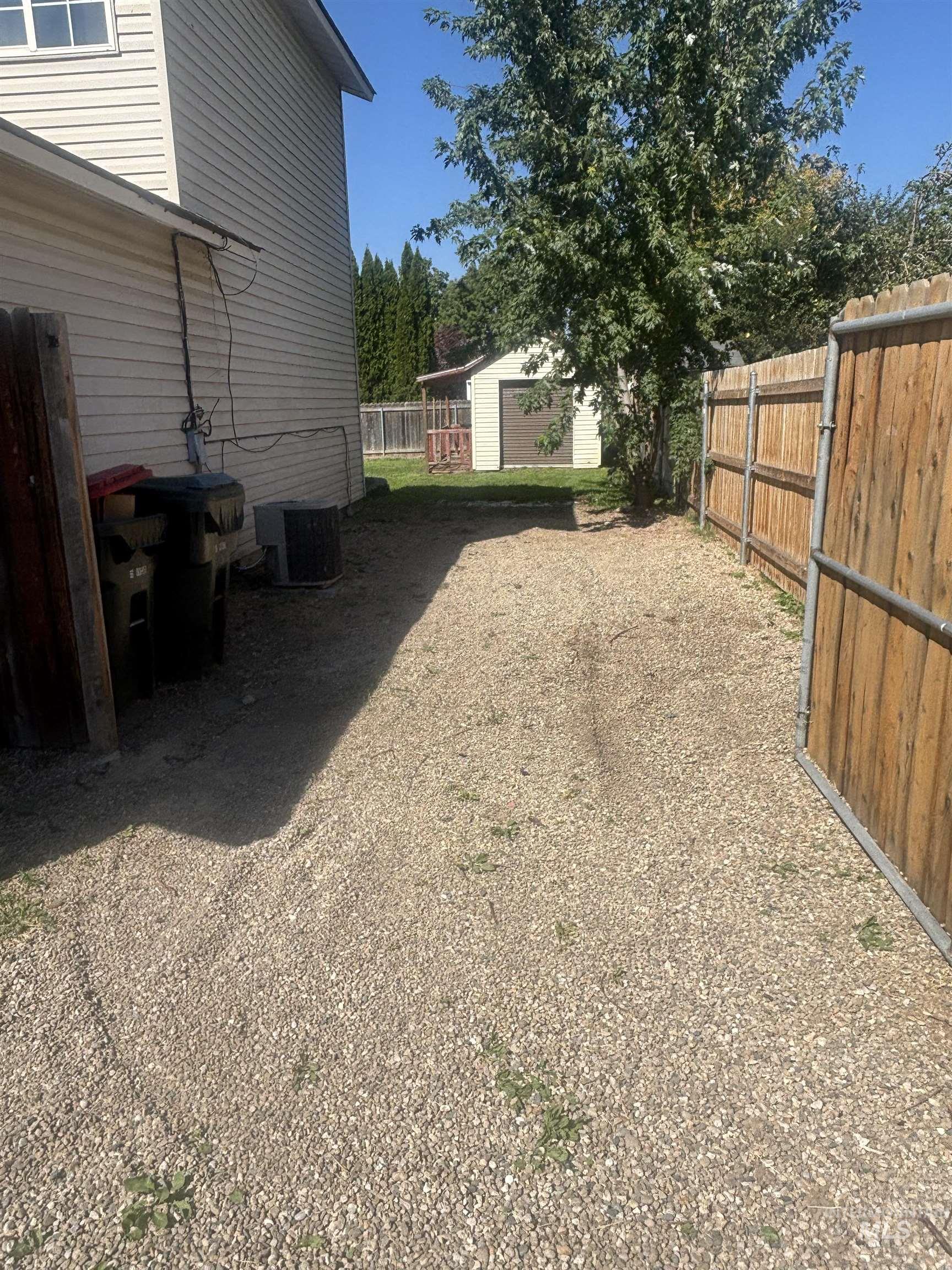 1070 W Honker Dr., Meridian, Idaho 83642, 3 Bedrooms, 2 Bathrooms, Residential For Sale, Price $375,000,MLS 98954126