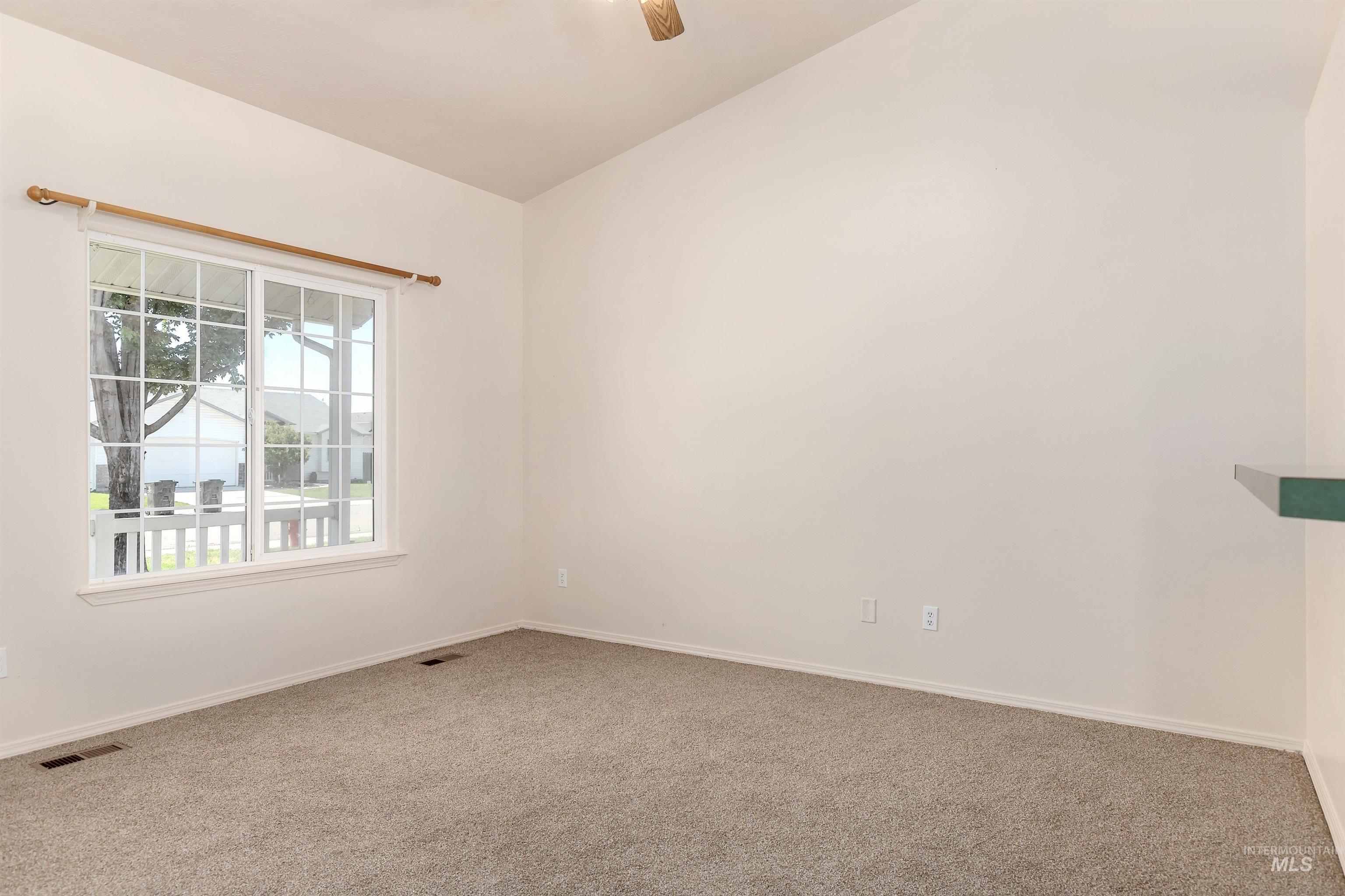 1070 W Honker Dr., Meridian, Idaho 83642, 3 Bedrooms, 2 Bathrooms, Residential For Sale, Price $375,000,MLS 98954126