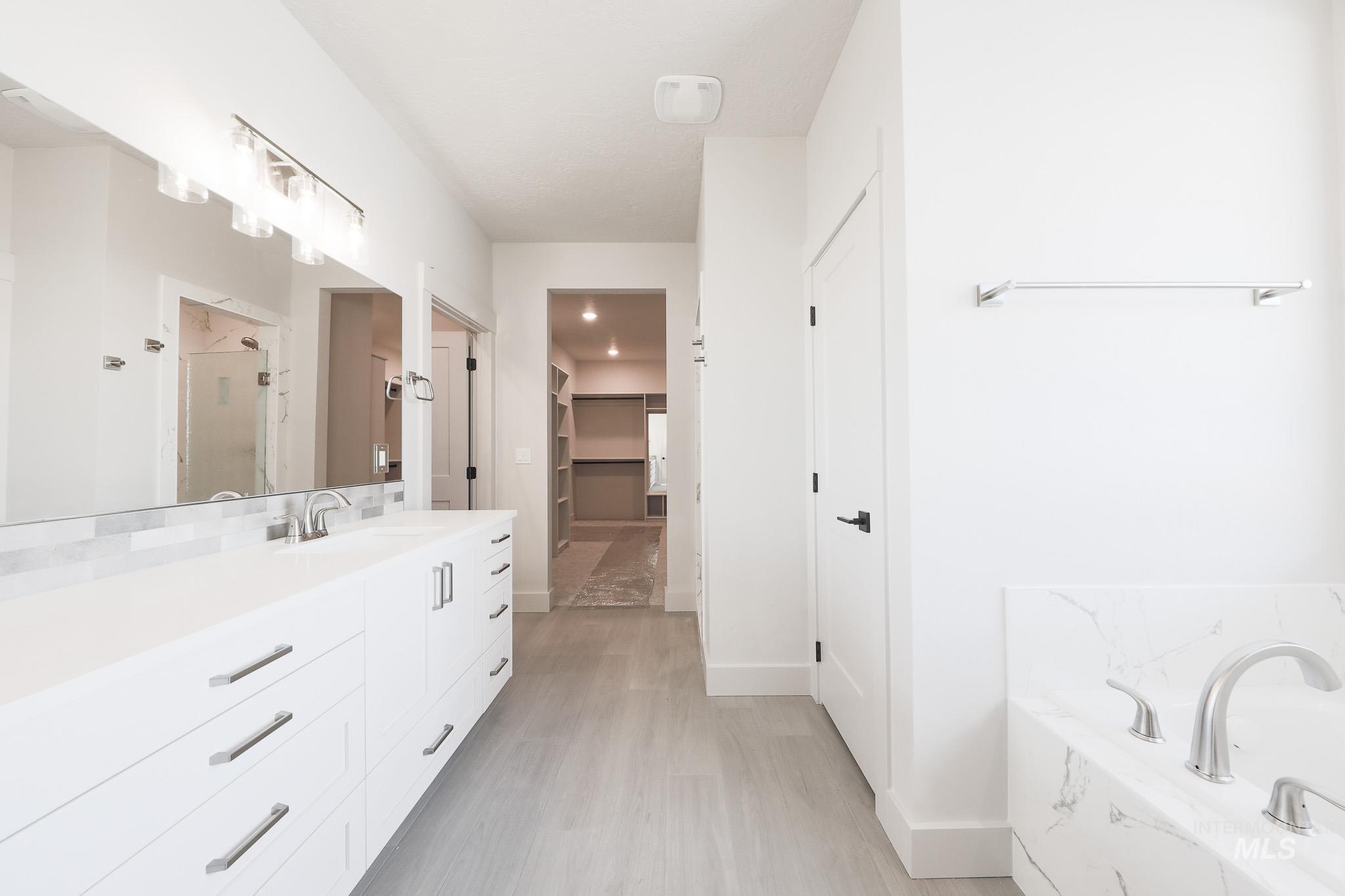 7195 E Merlin Hawk Ct, Nampa, Idaho 83686, 3 Bedrooms, 2 Bathrooms, Residential For Sale, Price $879,500,MLS 98954181