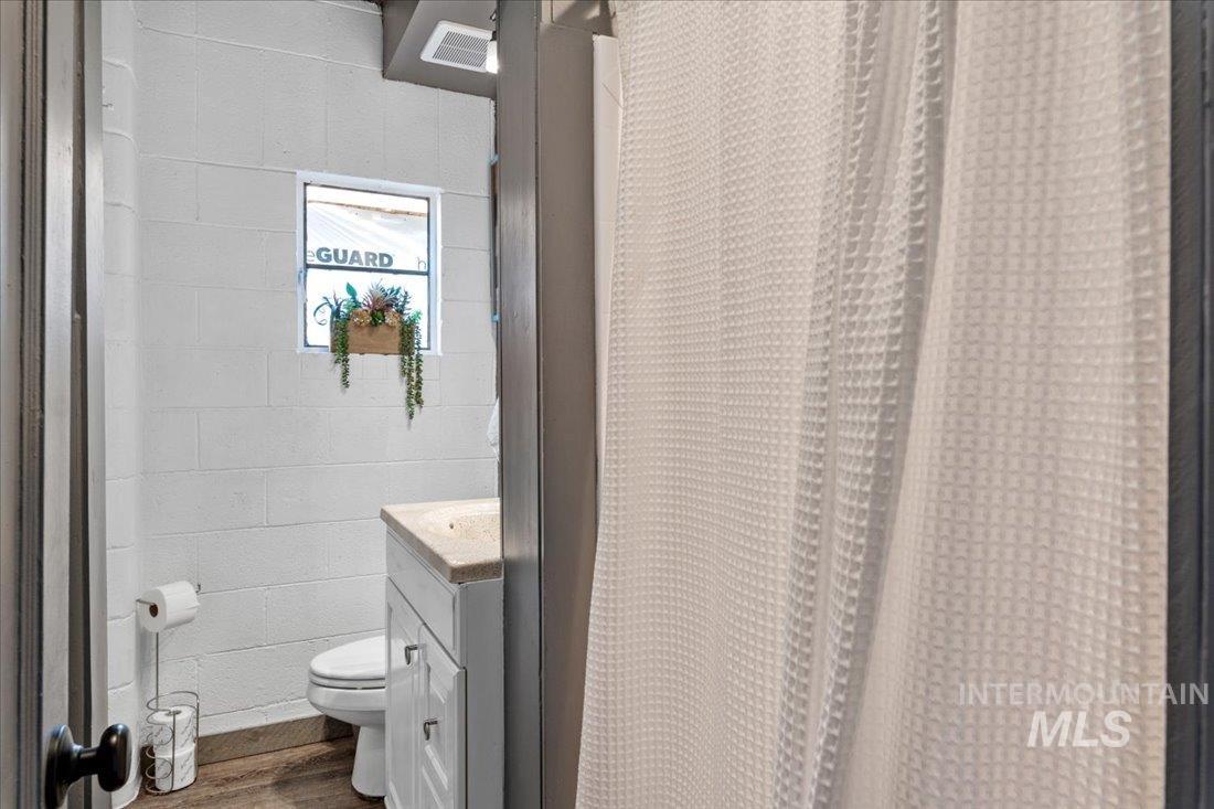 2401 N 26Th St, Boise, Idaho 83702, 4 Bedrooms, 2 Bathrooms, Residential Income For Sale, Price $1,295,000, 98954197