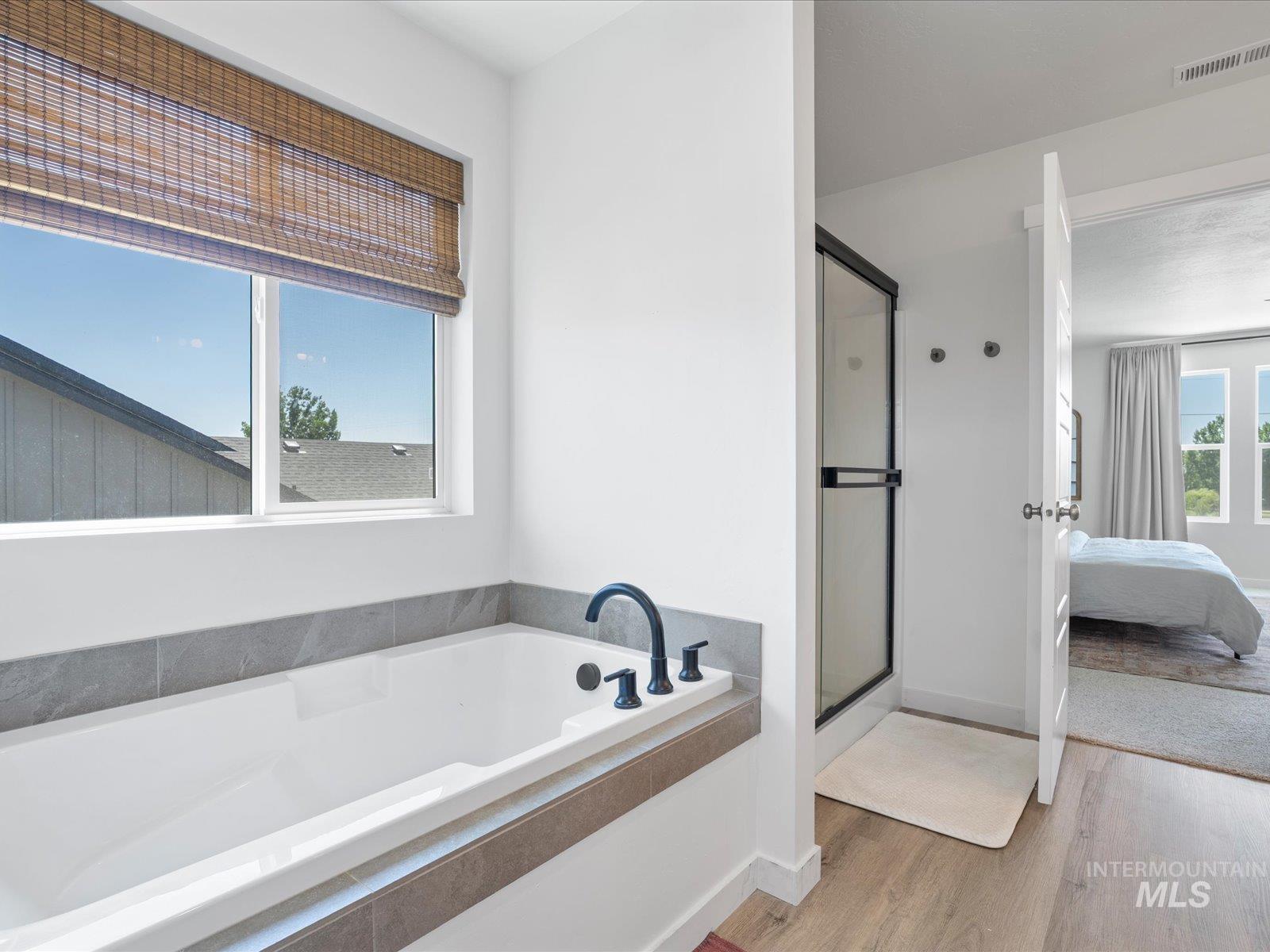 11865 W Red Clover St, Star, Idaho 83669, 4 Bedrooms, 3 Bathrooms, Residential For Sale, Price $574,990,MLS 98954201