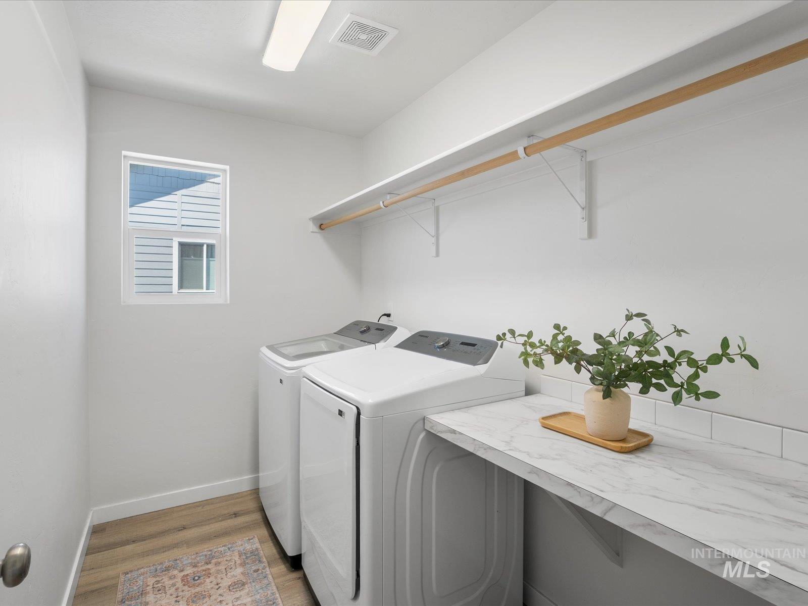 11865 W Red Clover St, Star, Idaho 83669, 4 Bedrooms, 3 Bathrooms, Residential For Sale, Price $574,990,MLS 98954201