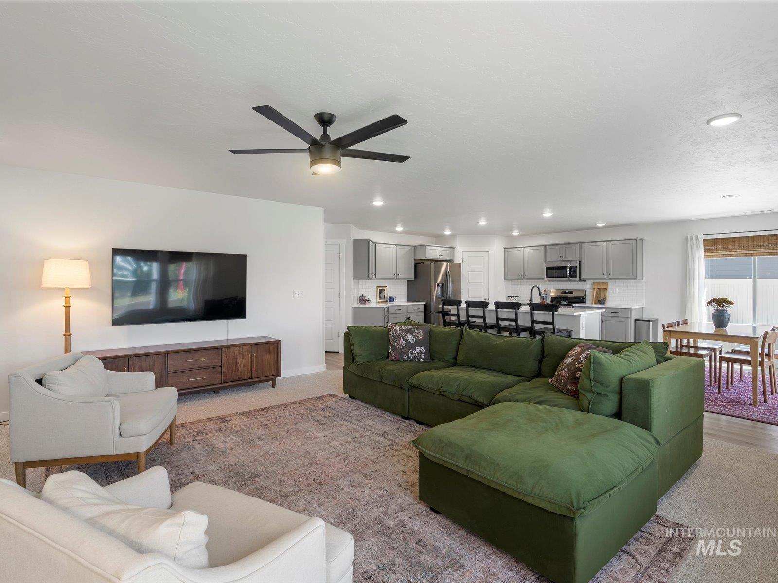 11865 W Red Clover St, Star, Idaho 83669, 4 Bedrooms, 3 Bathrooms, Residential For Sale, Price $574,990,MLS 98954201