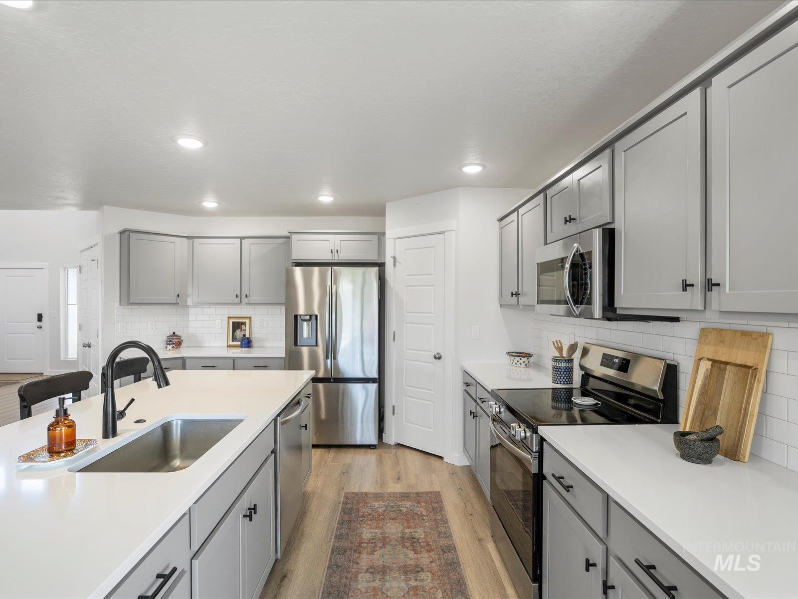 11865 W Red Clover St, Star, Idaho 83669, 4 Bedrooms, 3 Bathrooms, Residential For Sale, Price $574,990,MLS 98954201