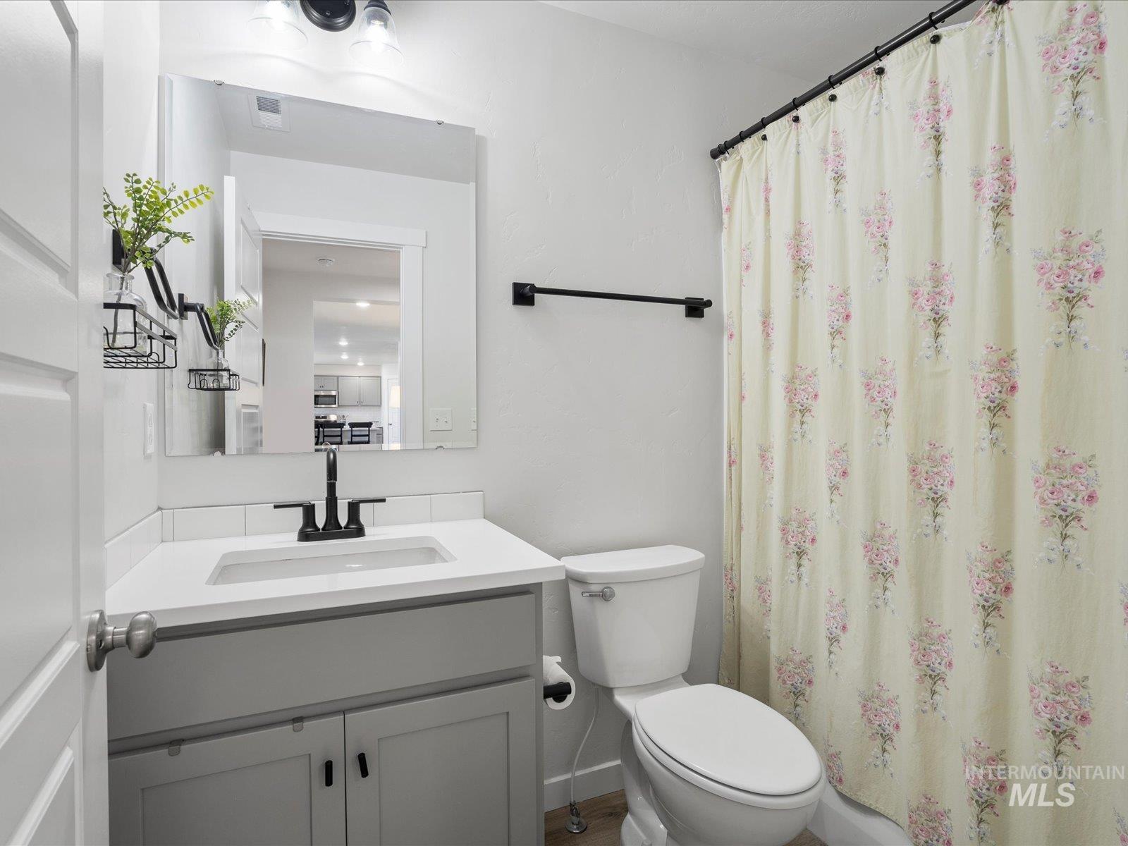 11865 W Red Clover St, Star, Idaho 83669, 4 Bedrooms, 3 Bathrooms, Residential For Sale, Price $574,990,MLS 98954201