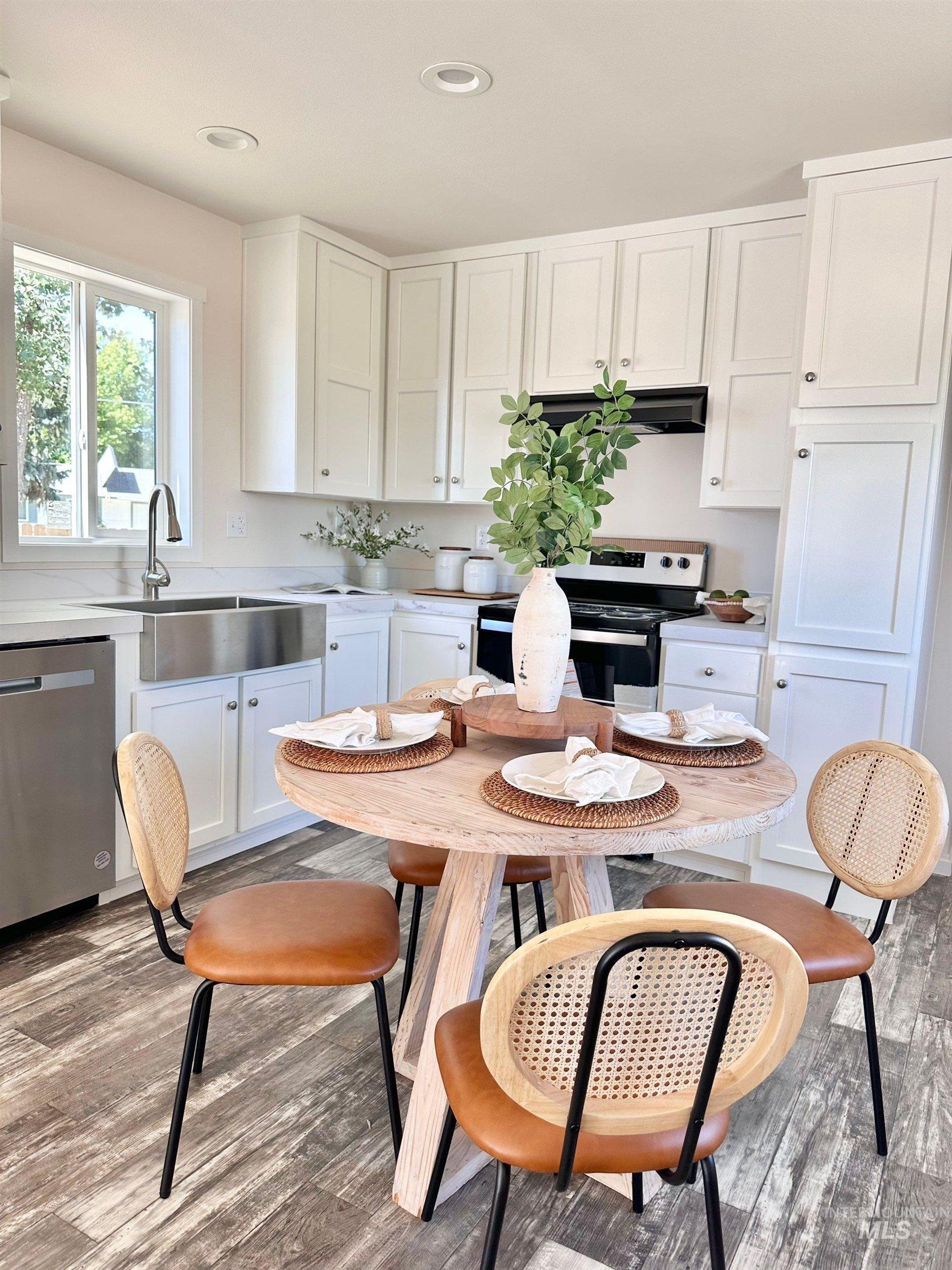 370 W 12th South, Mountain Home, Idaho 83647, 2 Bedrooms, 1 Bathroom, Residential For Sale, Price $80,000, 98954229