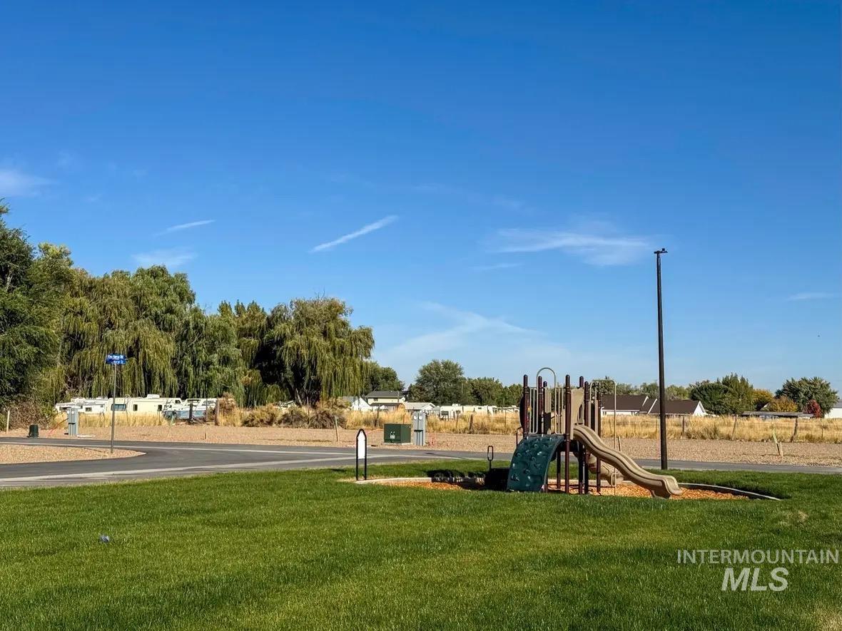 370 W 12th South, Mountain Home, Idaho 83647, 2 Bedrooms, 1 Bathroom, Residential For Sale, Price $80,000, 98954229