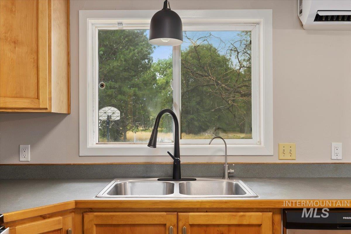 934 Fair St., Buhl, Idaho 83316, 6 Bedrooms, 3 Bathrooms, Residential For Sale, Price $379,900,MLS 98954232