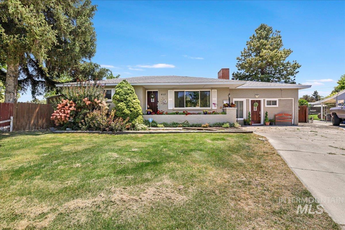 917 Del Mar Circle, Twin Falls, Idaho 83301, 4 Bedrooms, 2.5 Bathrooms, Residential For Sale, Price $350,000,MLS 98954378