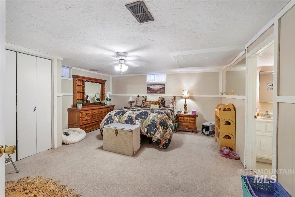 917 Del Mar Circle, Twin Falls, Idaho 83301, 4 Bedrooms, 2.5 Bathrooms, Residential For Sale, Price $350,000,MLS 98954378