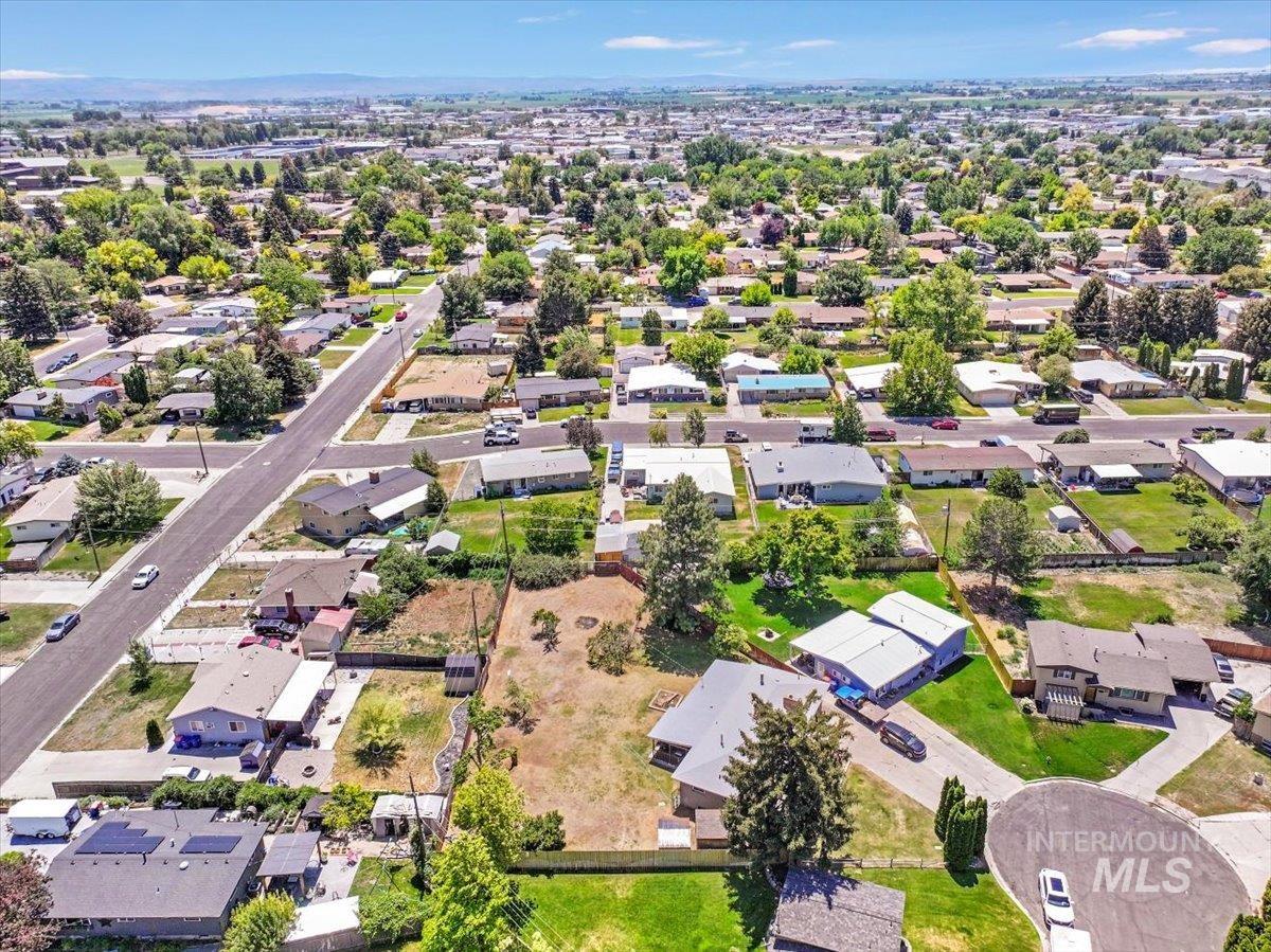 917 Del Mar Circle, Twin Falls, Idaho 83301, 4 Bedrooms, 2.5 Bathrooms, Residential For Sale, Price $350,000,MLS 98954378