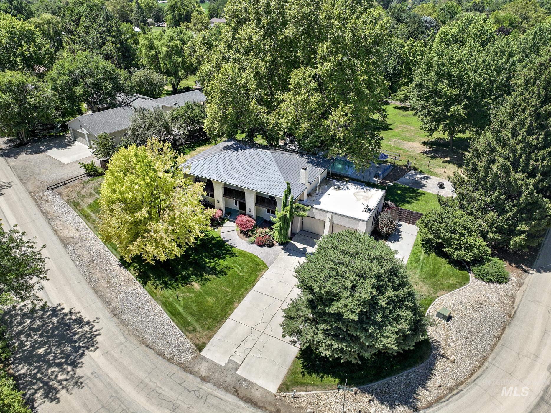 1067 N Arlington Dr, Eagle, Idaho 83616, 4 Bedrooms, 3 Bathrooms, Residential For Sale, Price $1,060,000,MLS 98954392