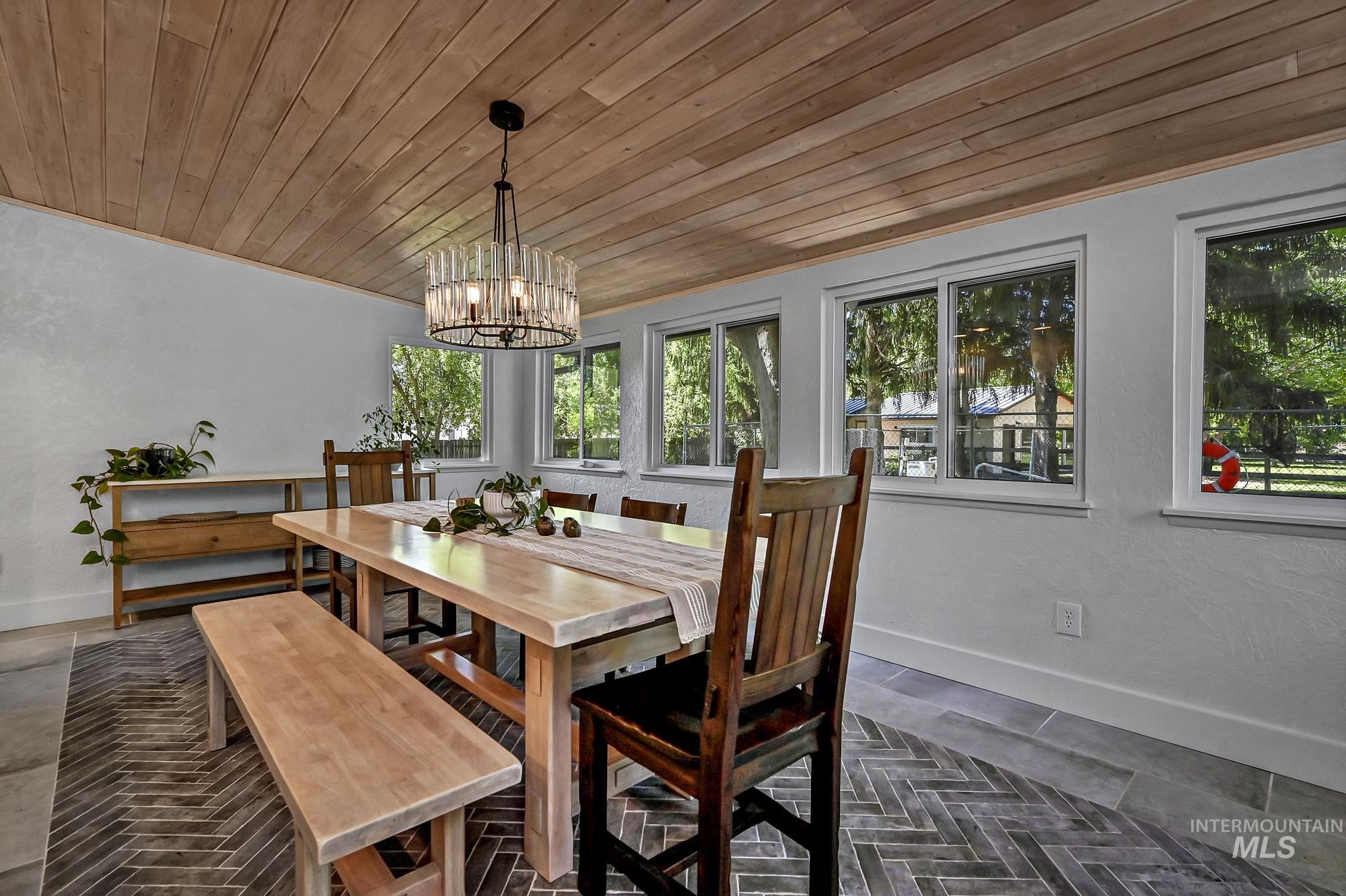 1067 N Arlington Dr, Eagle, Idaho 83616, 4 Bedrooms, 3 Bathrooms, Residential For Sale, Price $1,060,000,MLS 98954392