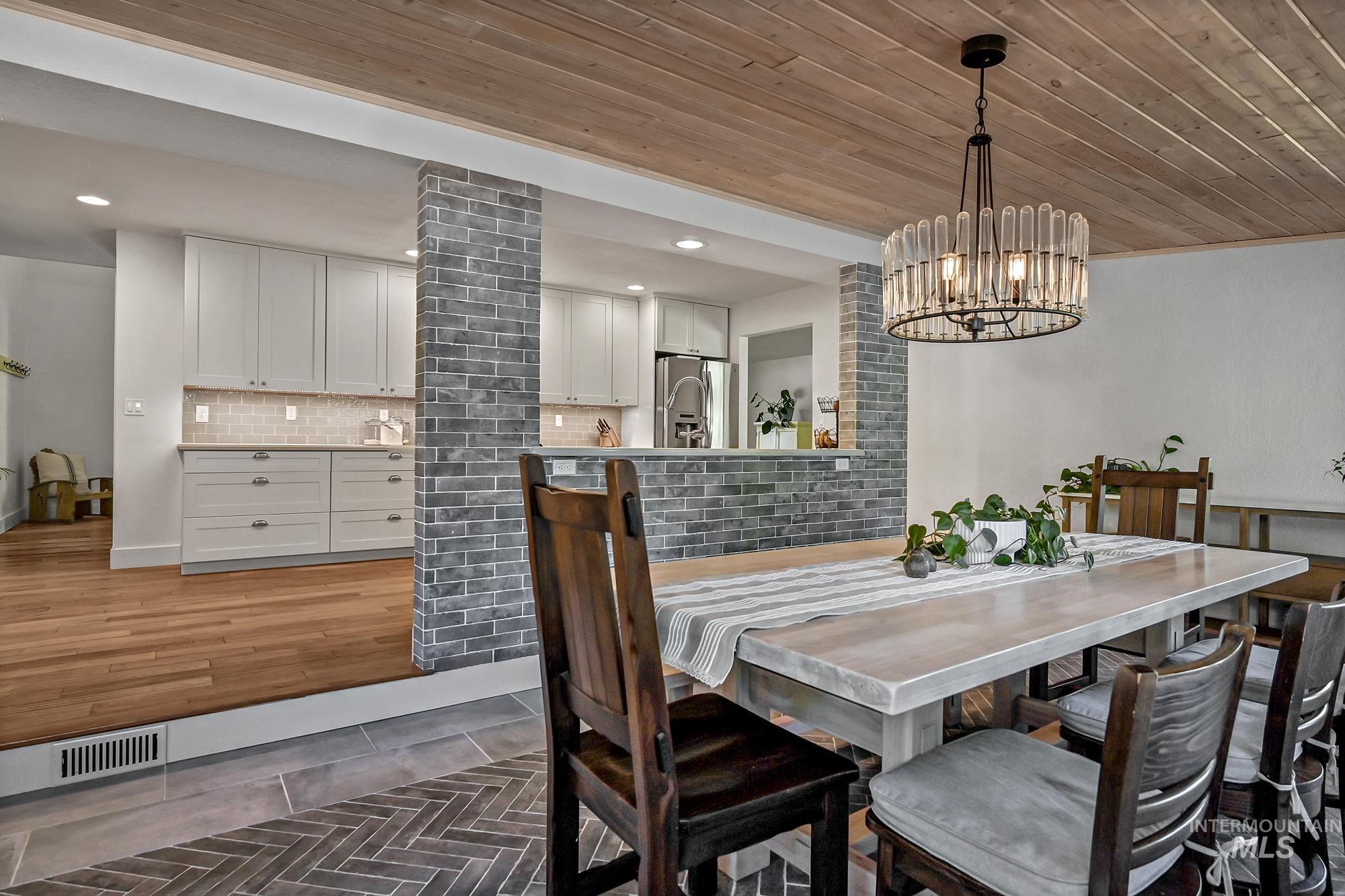 1067 N Arlington Dr, Eagle, Idaho 83616, 4 Bedrooms, 3 Bathrooms, Residential For Sale, Price $1,060,000,MLS 98954392