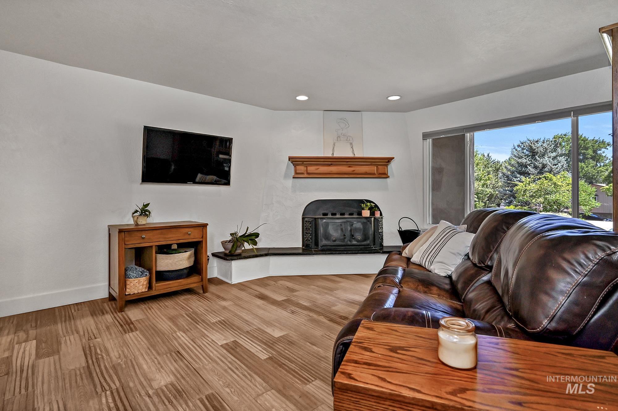 1067 N Arlington Dr, Eagle, Idaho 83616, 4 Bedrooms, 3 Bathrooms, Residential For Sale, Price $1,060,000,MLS 98954392