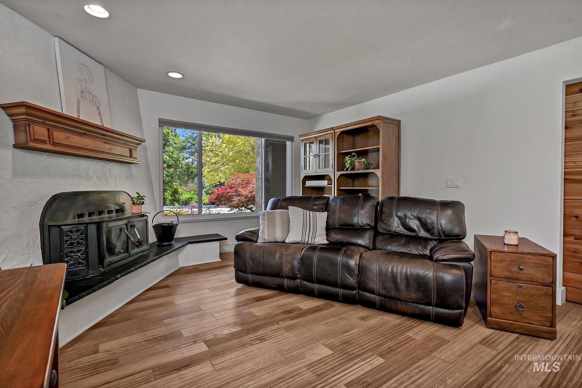 1067 N Arlington Dr, Eagle, Idaho 83616, 4 Bedrooms, 3 Bathrooms, Residential For Sale, Price $1,060,000,MLS 98954392