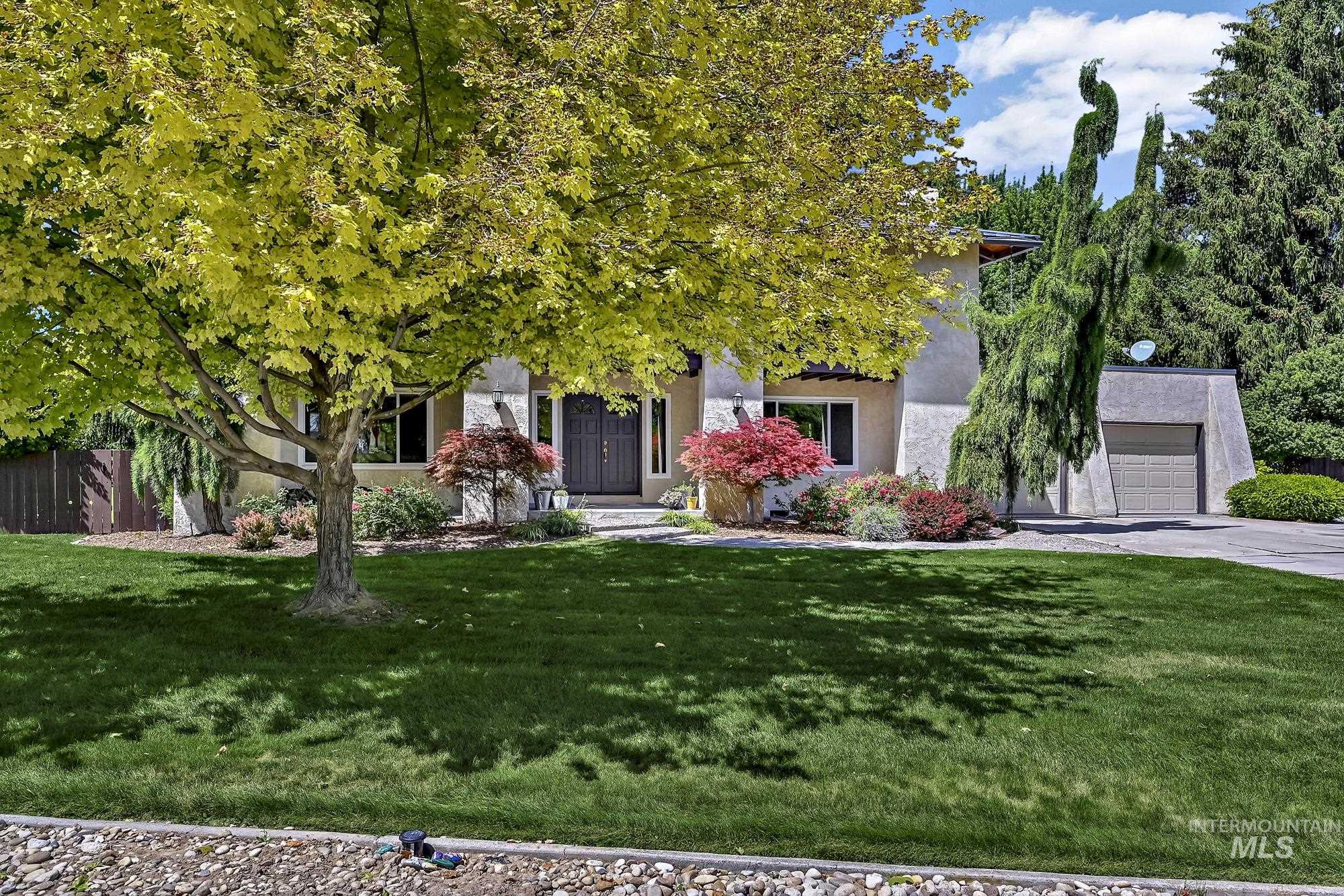 1067 N Arlington Dr, Eagle, Idaho 83616, 4 Bedrooms, 3 Bathrooms, Residential For Sale, Price $1,060,000,MLS 98954392