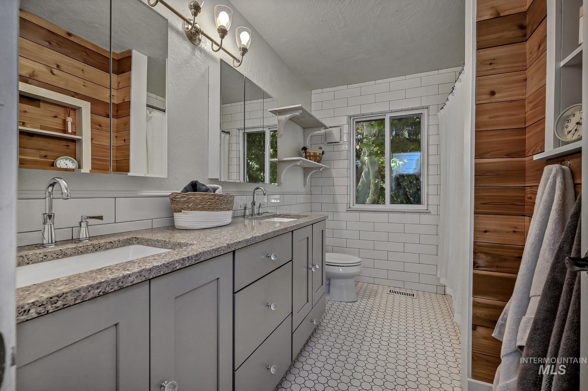 1067 N Arlington Dr, Eagle, Idaho 83616, 4 Bedrooms, 3 Bathrooms, Residential For Sale, Price $1,060,000,MLS 98954392