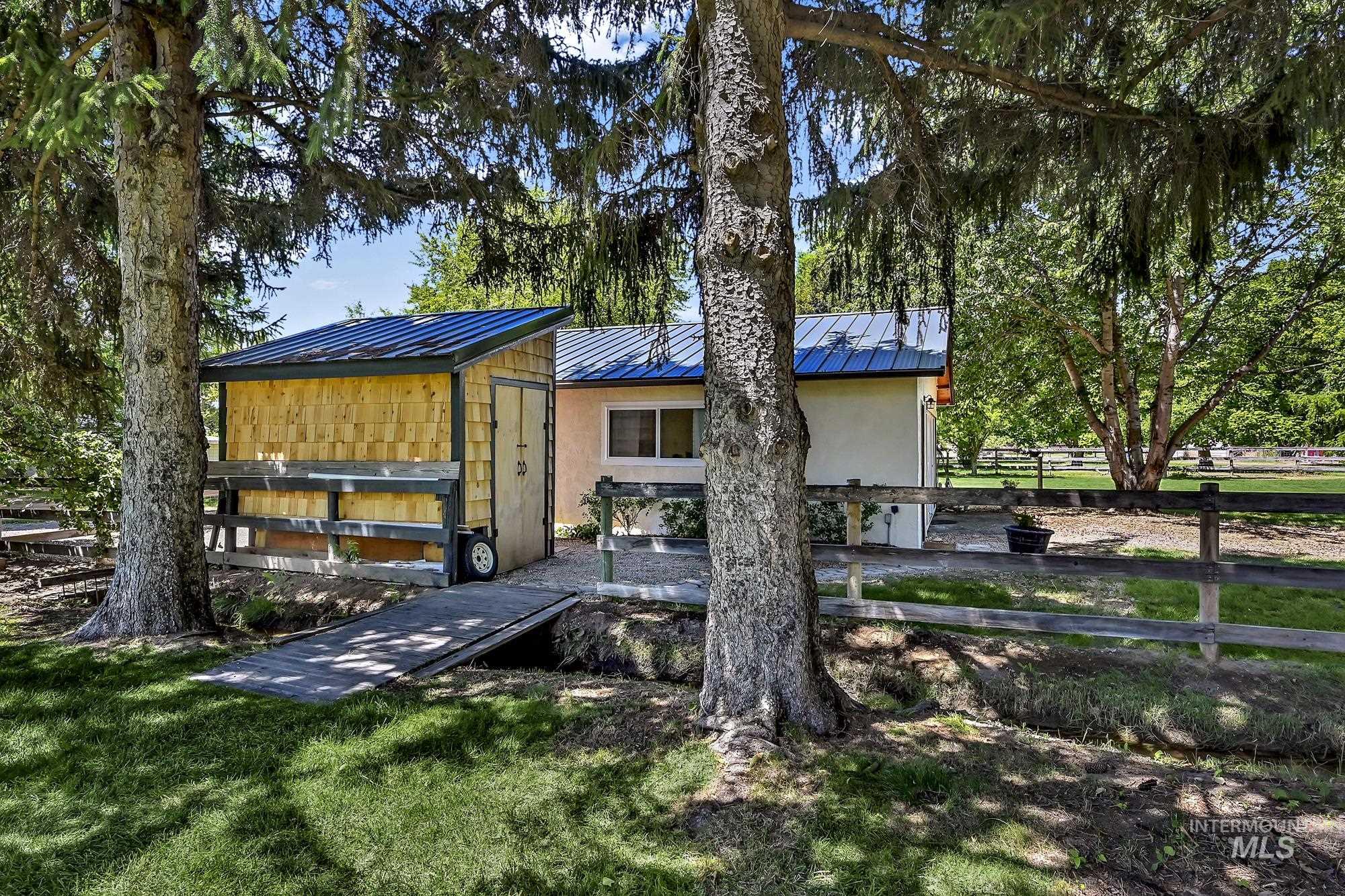 1067 N Arlington Dr, Eagle, Idaho 83616, 4 Bedrooms, 3 Bathrooms, Residential For Sale, Price $1,060,000,MLS 98954392