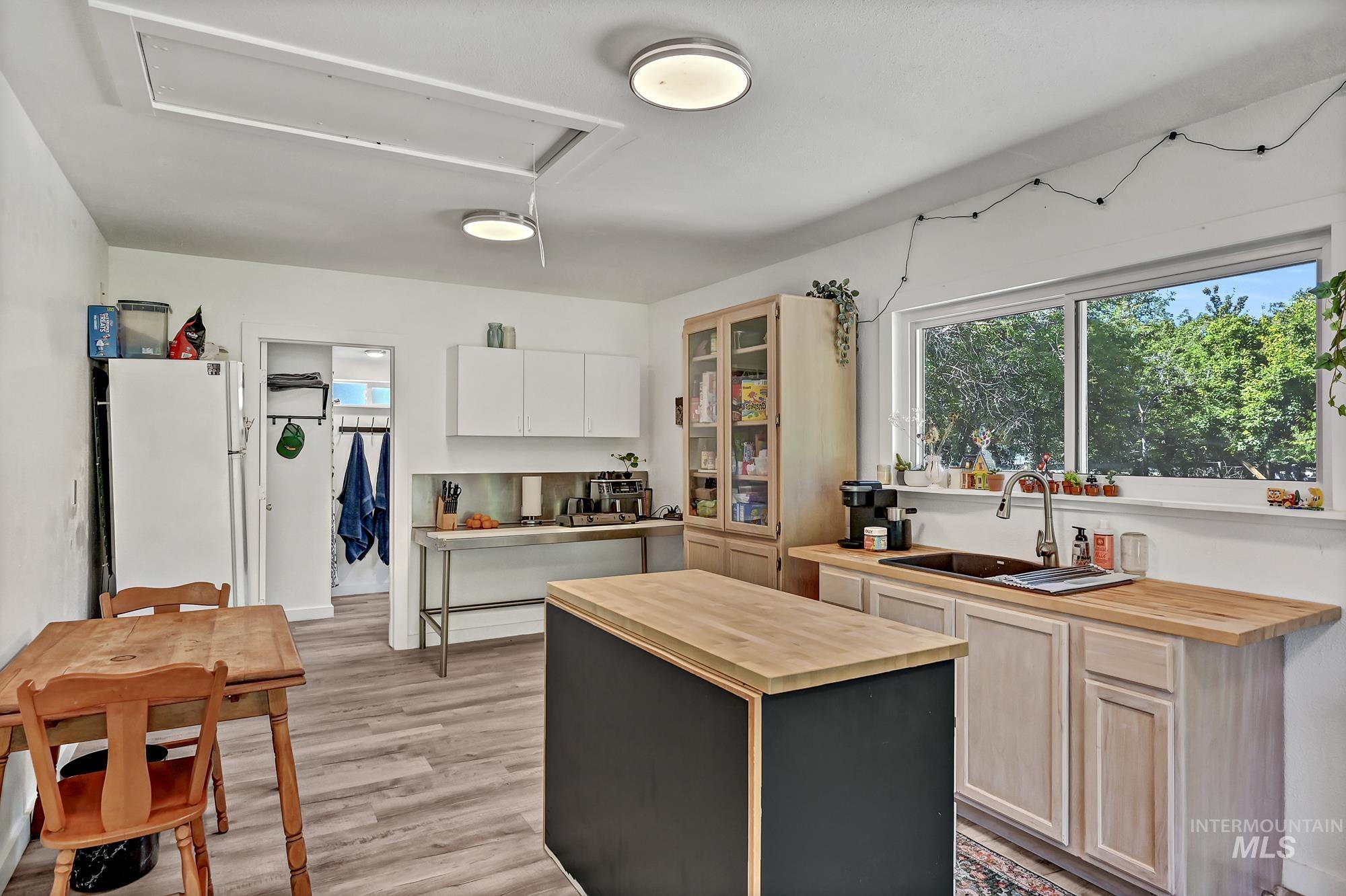 1067 N Arlington Dr, Eagle, Idaho 83616, 4 Bedrooms, 3 Bathrooms, Residential For Sale, Price $1,060,000,MLS 98954392