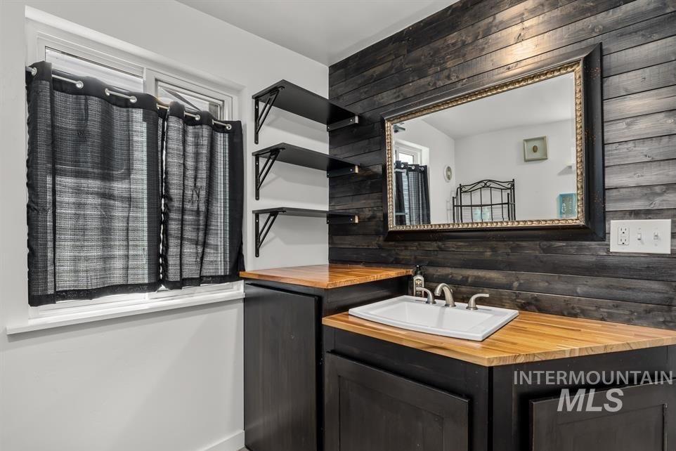 1067 N Arlington Dr, Eagle, Idaho 83616, 4 Bedrooms, 3 Bathrooms, Residential For Sale, Price $1,060,000,MLS 98954392