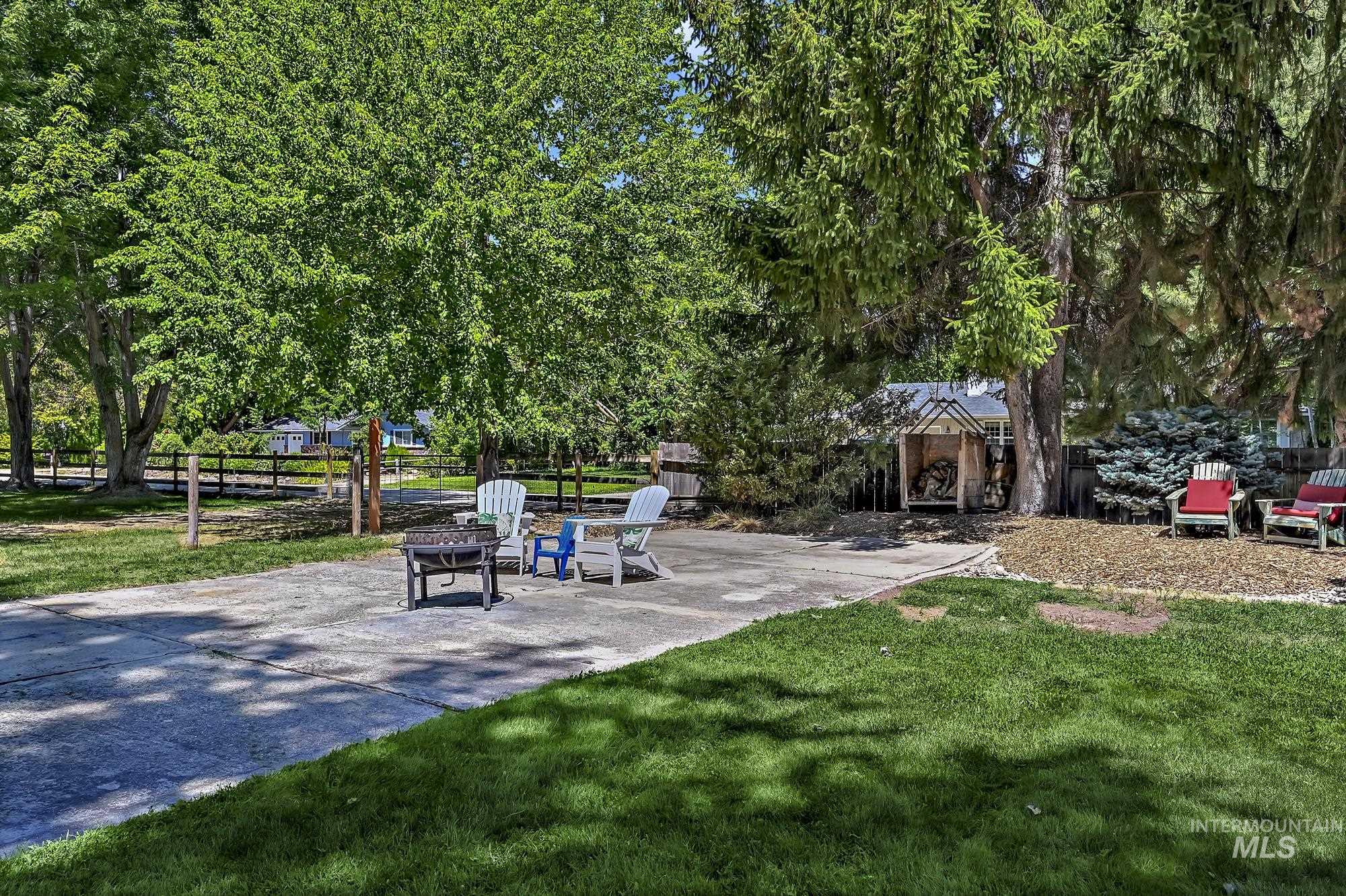 1067 N Arlington Dr, Eagle, Idaho 83616, 4 Bedrooms, 3 Bathrooms, Residential For Sale, Price $1,060,000,MLS 98954392