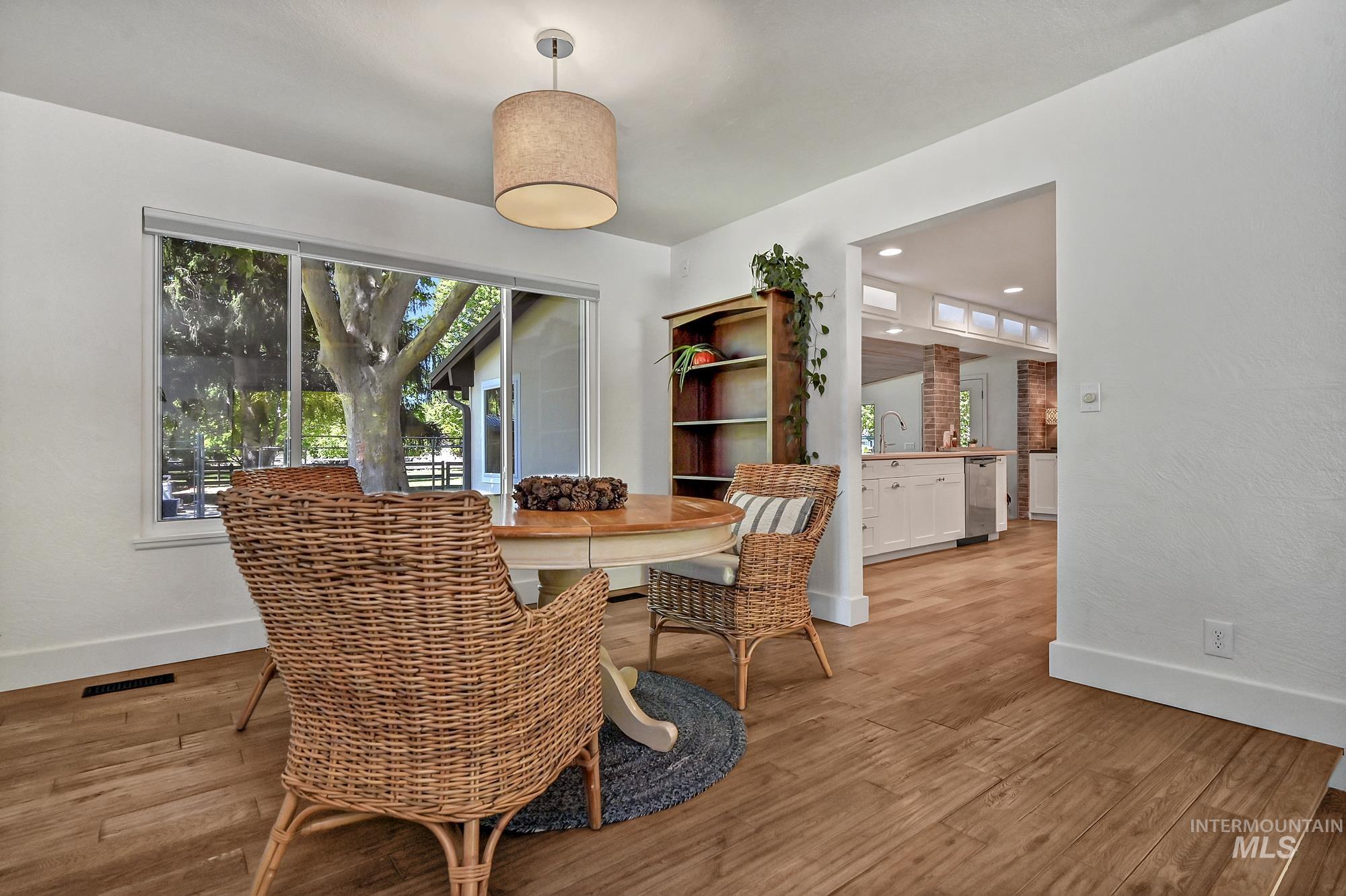 1067 N Arlington Dr, Eagle, Idaho 83616, 4 Bedrooms, 3 Bathrooms, Residential For Sale, Price $1,060,000,MLS 98954392