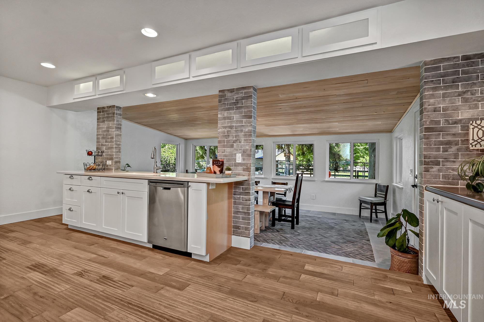 1067 N Arlington Dr, Eagle, Idaho 83616, 4 Bedrooms, 3 Bathrooms, Residential For Sale, Price $1,060,000,MLS 98954392