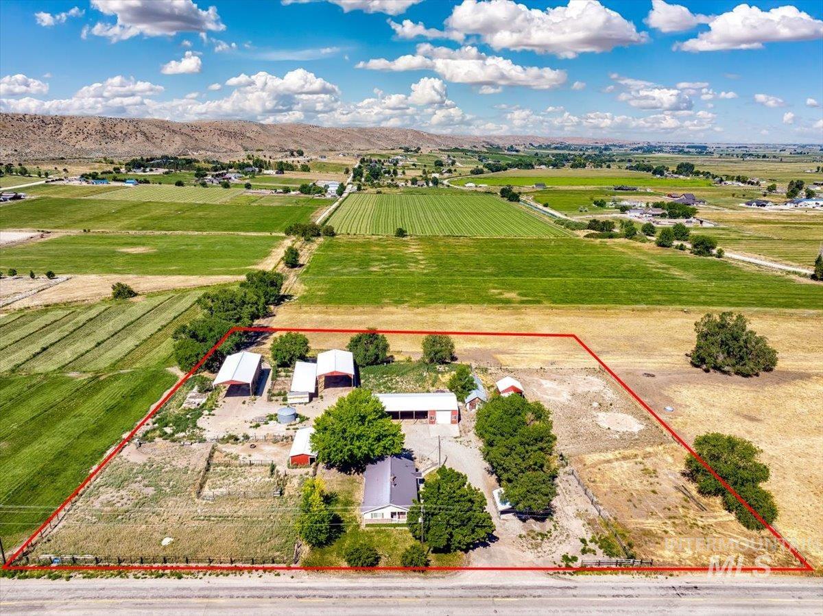 3617 Bowman Rd, Emmett, Idaho 83617, 3 Bedrooms, 2 Bathrooms, Residential For Sale, Price $739,444,MLS 98954429