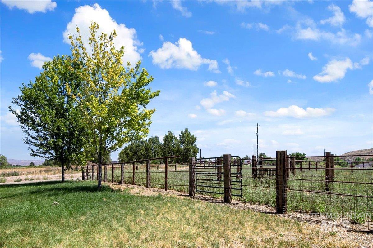 3617 Bowman Rd, Emmett, Idaho 83617, 3 Bedrooms, 2 Bathrooms, Residential For Sale, Price $739,444,MLS 98954429