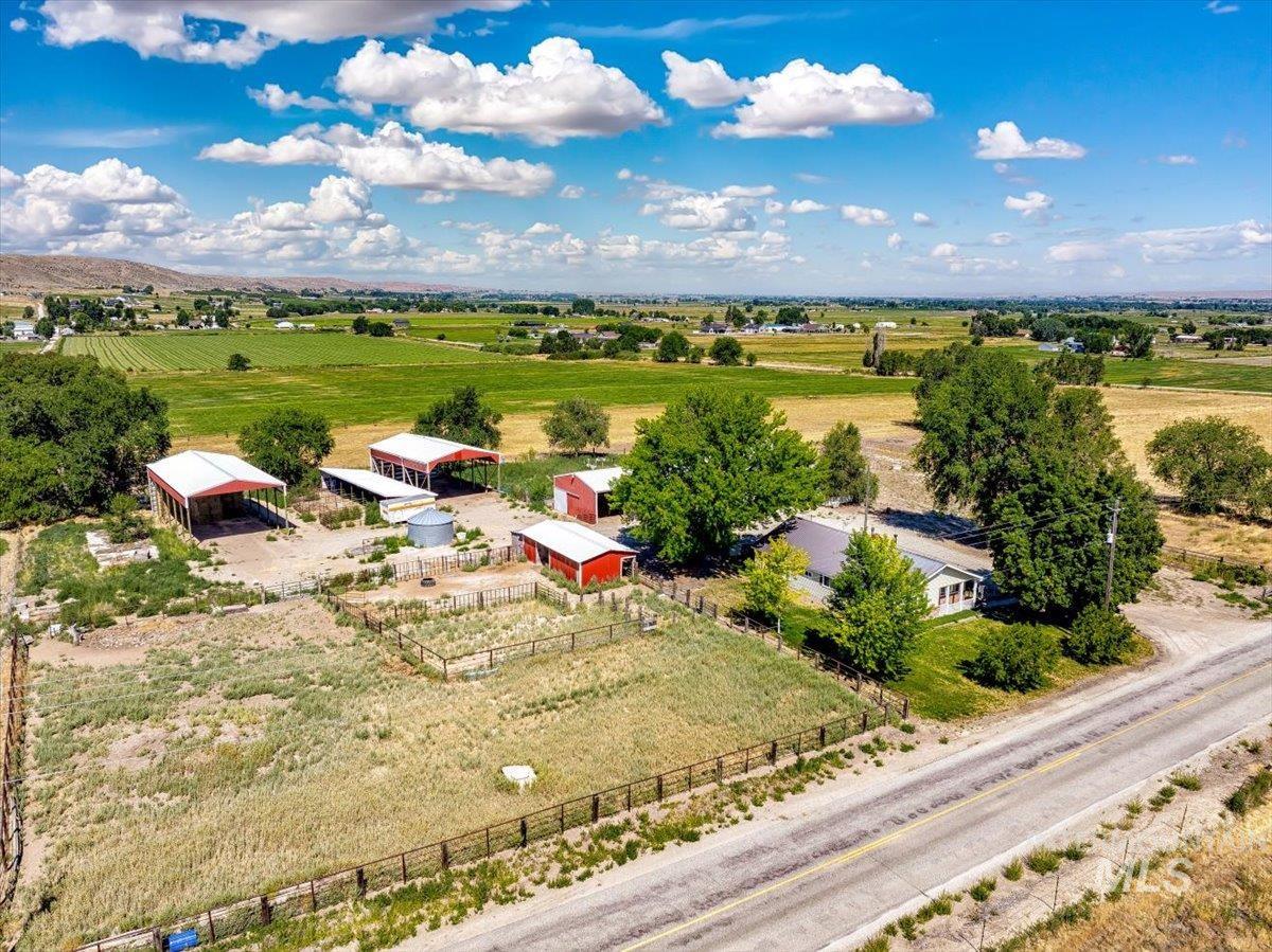 3617 Bowman Rd, Emmett, Idaho 83617, 3 Bedrooms, 2 Bathrooms, Residential For Sale, Price $739,444,MLS 98954429