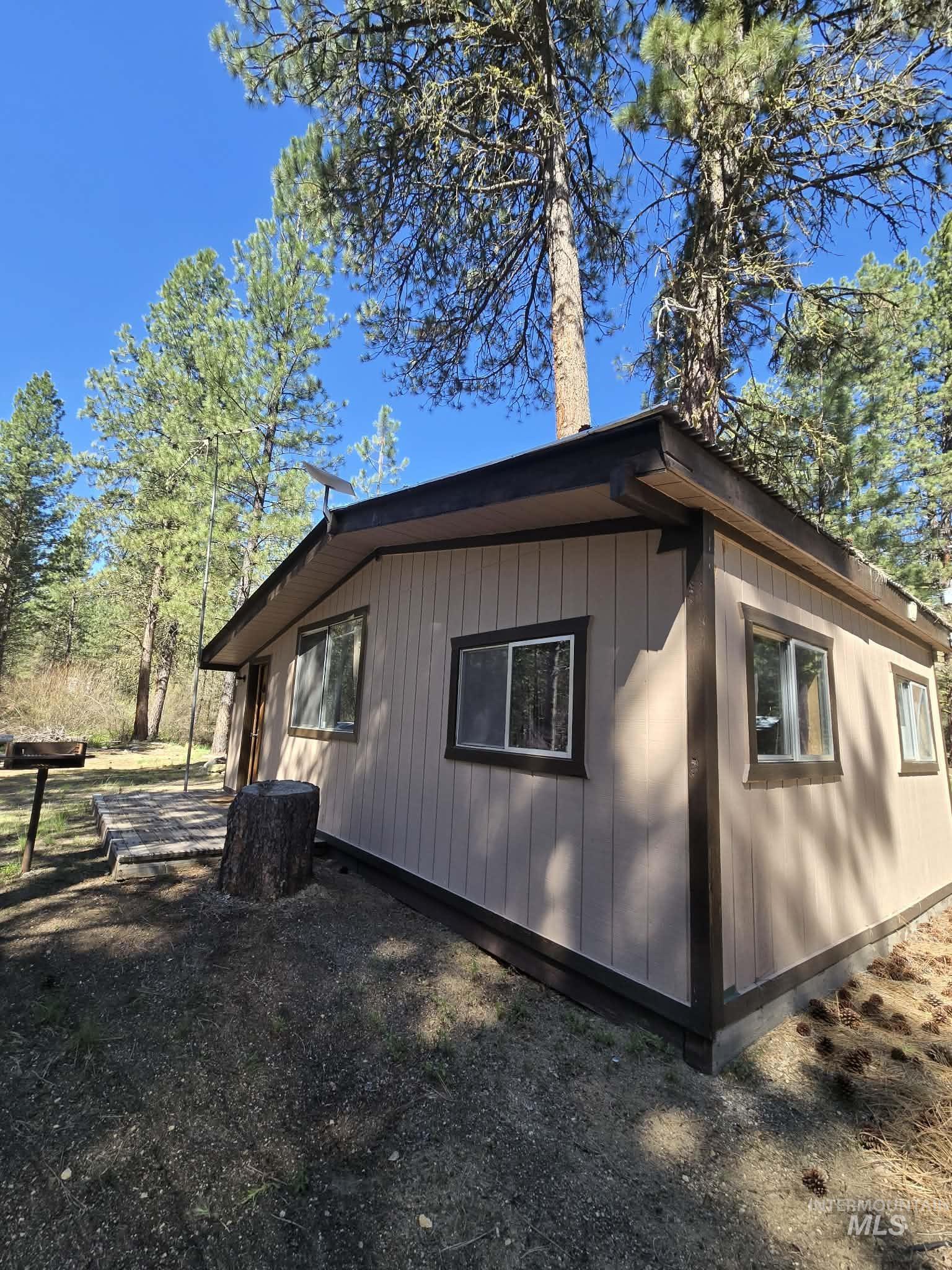 12 Woods Ln, Idaho City, Idaho 83631, 1 Bedroom, 1 Bathroom, Residential For Sale, Price $199,900, 98954433