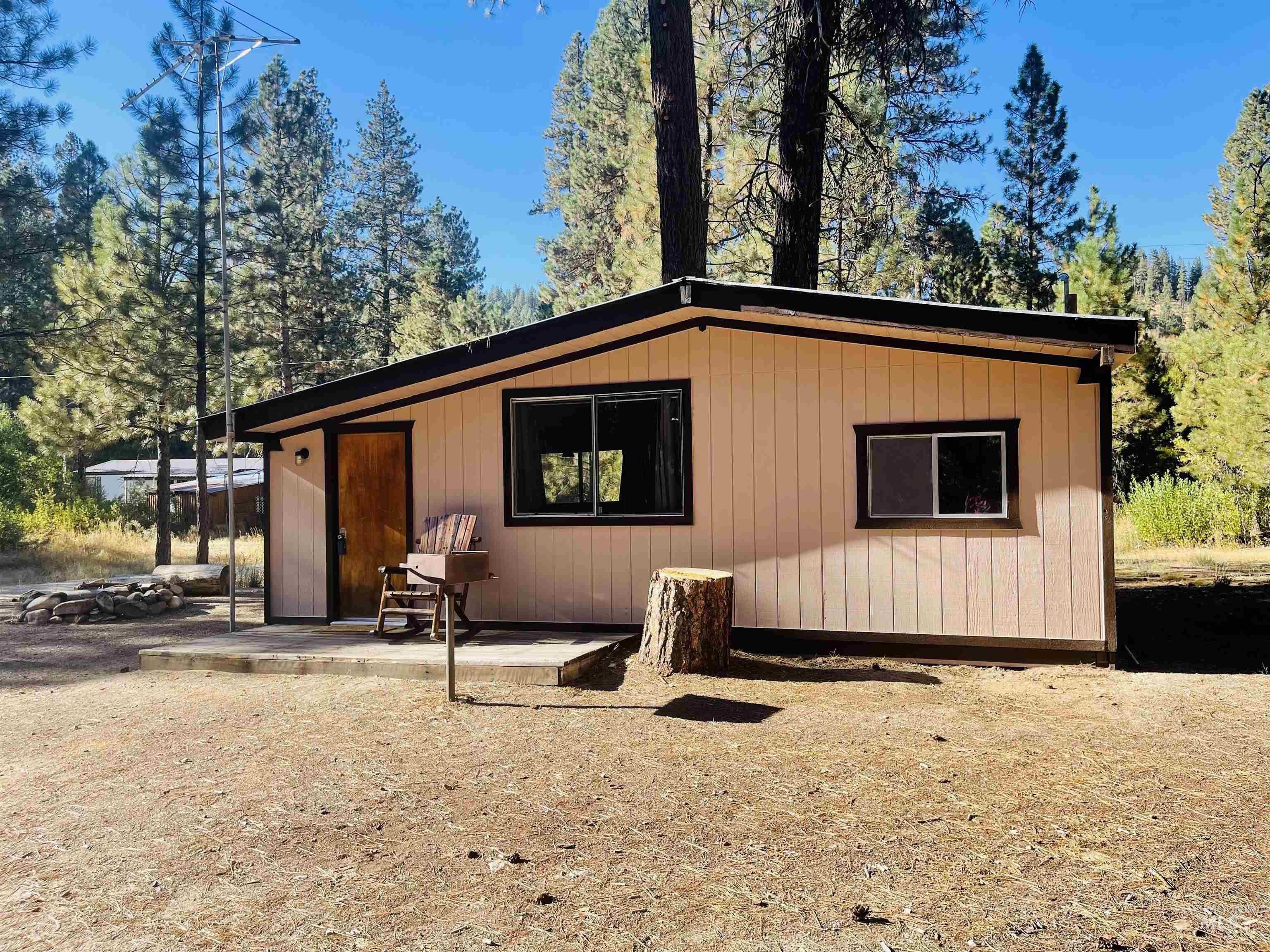 12 Woods Ln, Idaho City, Idaho 83631, 1 Bedroom, 1 Bathroom, Residential For Sale, Price $199,900, 98954433