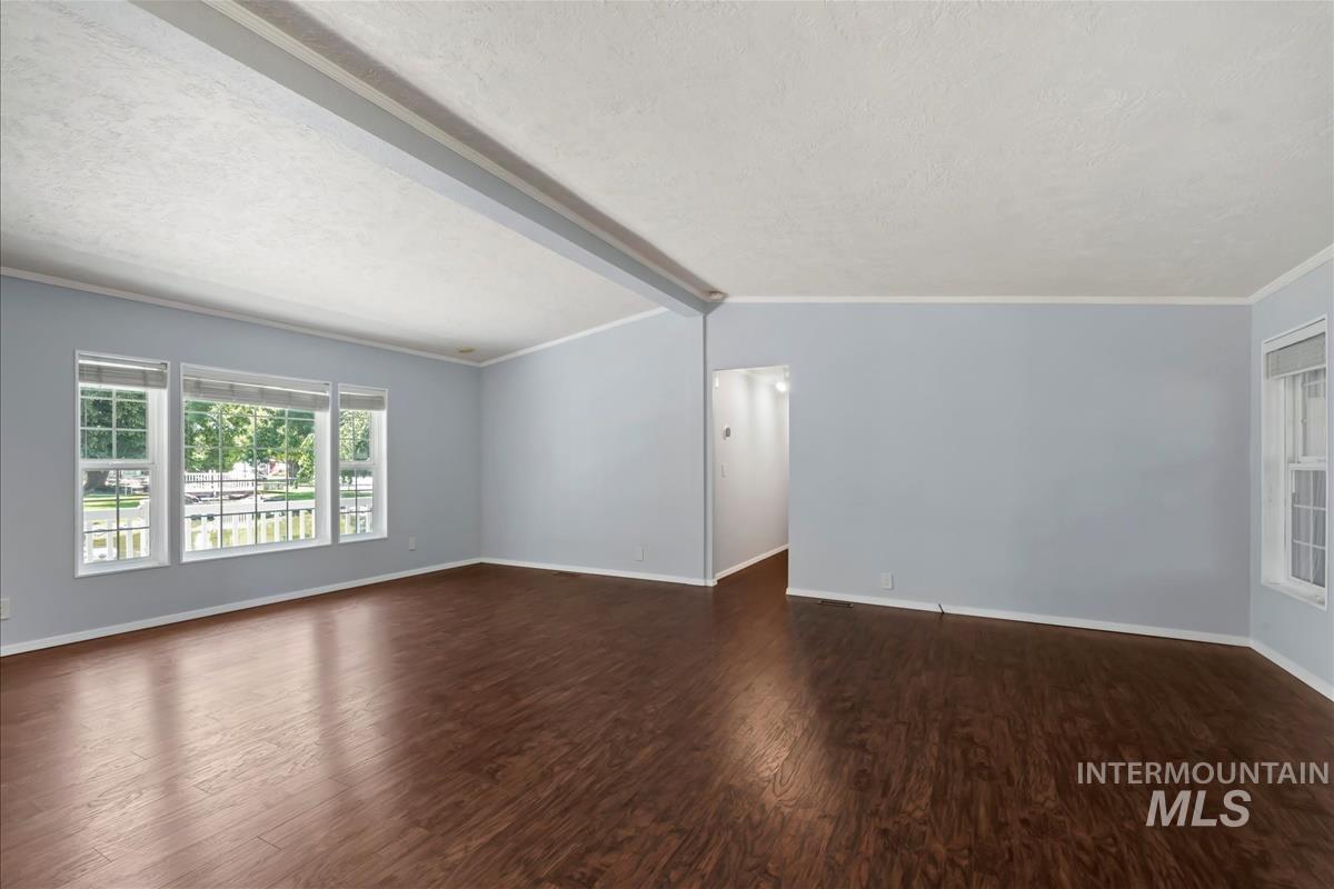 8306 W Willowpark Dr, Boise, Idaho 83714, 3 Bedrooms, 2 Bathrooms, Residential For Sale, Price $375,000,MLS 98954455