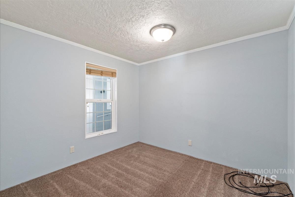 8306 W Willowpark Dr, Boise, Idaho 83714, 3 Bedrooms, 2 Bathrooms, Residential For Sale, Price $375,000,MLS 98954455