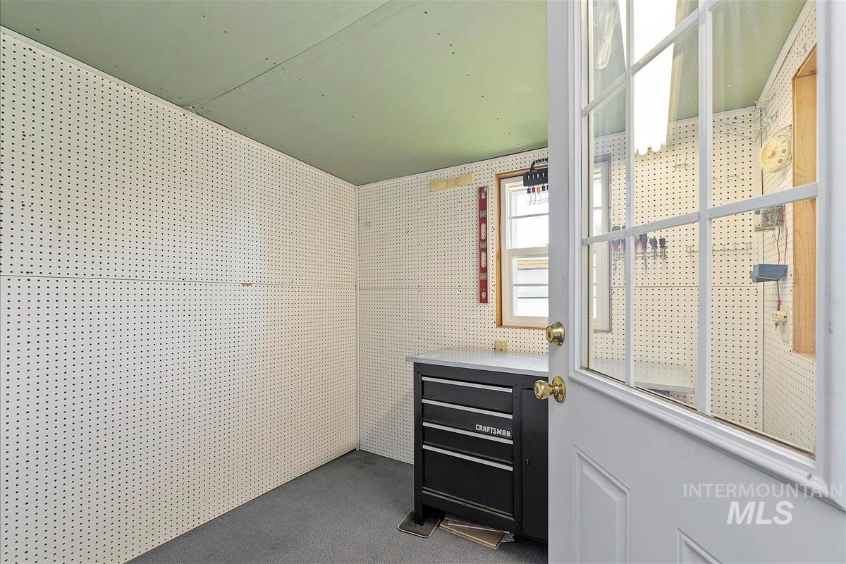 8306 W Willowpark Dr, Boise, Idaho 83714, 3 Bedrooms, 2 Bathrooms, Residential For Sale, Price $375,000,MLS 98954455