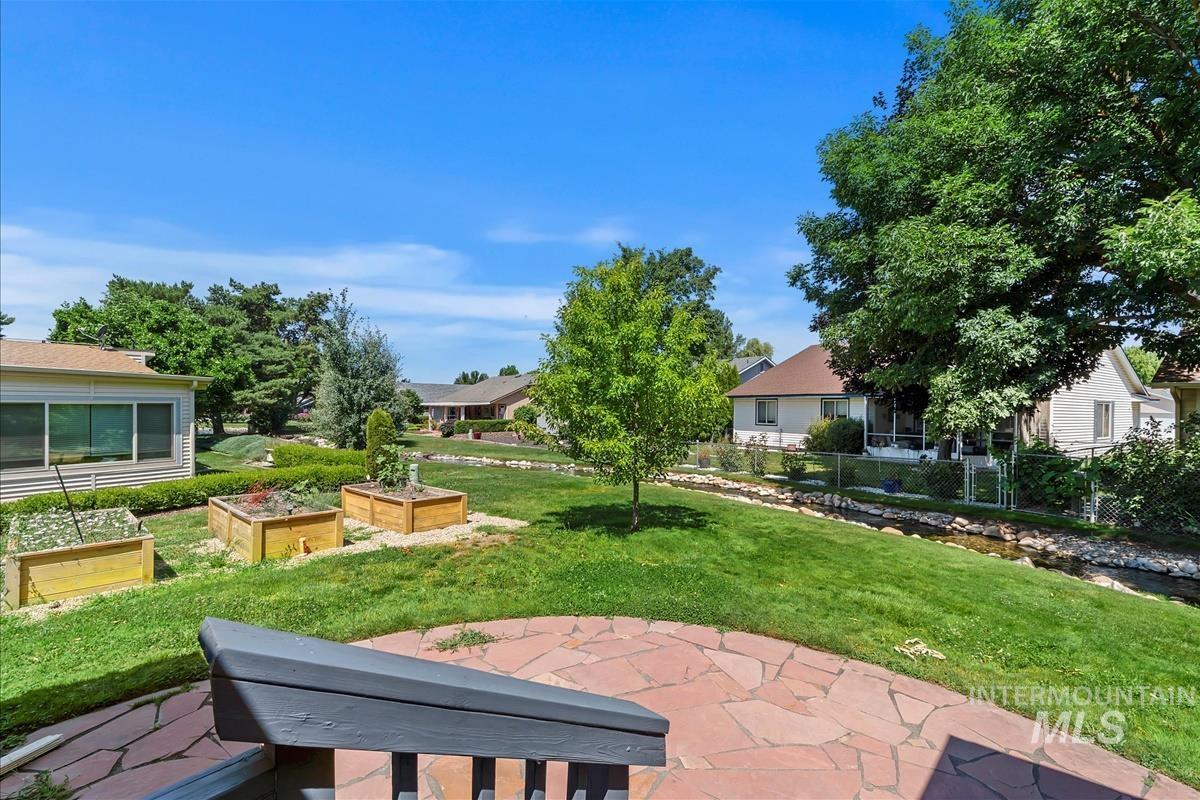 8306 W Willowpark Dr, Boise, Idaho 83714, 3 Bedrooms, 2 Bathrooms, Residential For Sale, Price $375,000,MLS 98954455