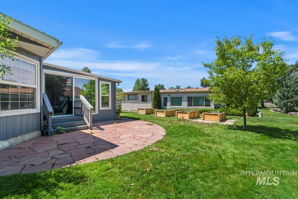 8306 W Willowpark Dr, Boise, Idaho 83714, 3 Bedrooms, 2 Bathrooms, Residential For Sale, Price $375,000,MLS 98954455