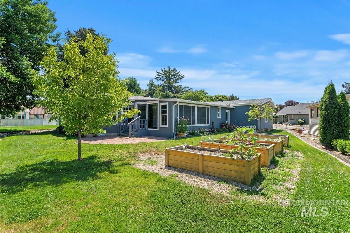 8306 W Willowpark Dr, Boise, Idaho 83714, 3 Bedrooms, 2 Bathrooms, Residential For Sale, Price $375,000,MLS 98954455