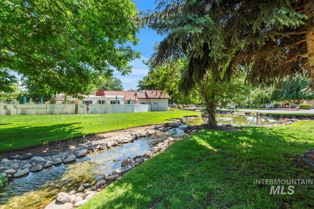 8306 W Willowpark Dr, Boise, Idaho 83714, 3 Bedrooms, 2 Bathrooms, Residential For Sale, Price $375,000,MLS 98954455
