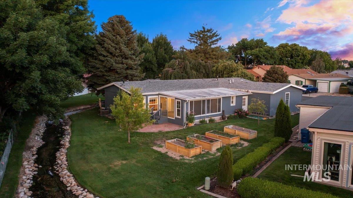 8306 W Willowpark Dr, Boise, Idaho 83714, 3 Bedrooms, 2 Bathrooms, Residential For Sale, Price $375,000,MLS 98954455