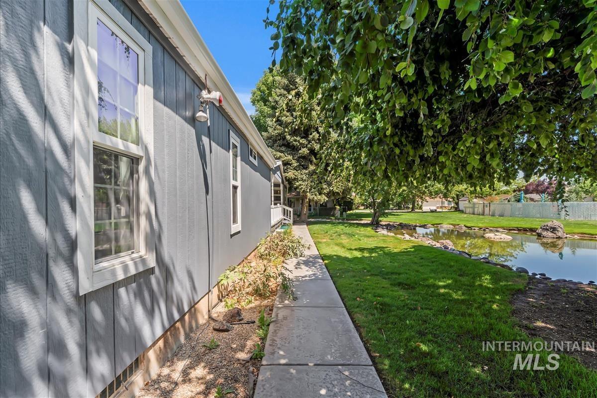 8306 W Willowpark Dr, Boise, Idaho 83714, 3 Bedrooms, 2 Bathrooms, Residential For Sale, Price $375,000,MLS 98954455