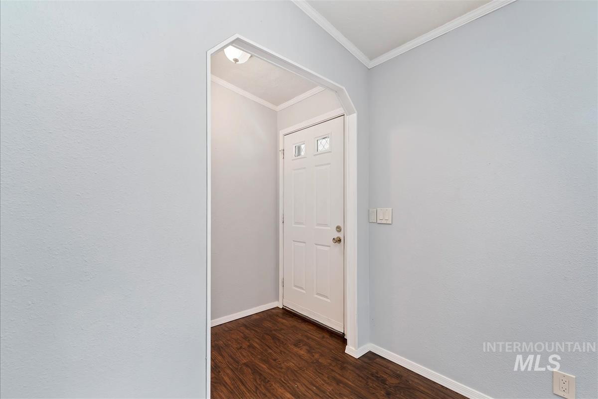 8306 W Willowpark Dr, Boise, Idaho 83714, 3 Bedrooms, 2 Bathrooms, Residential For Sale, Price $375,000,MLS 98954455