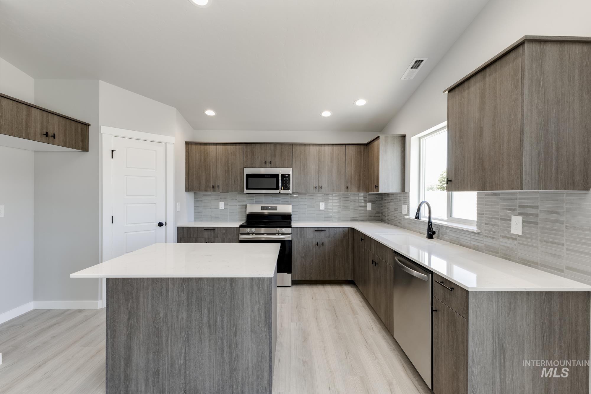 2384 N Carly Ave, Star, Idaho 83669, 4 Bedrooms, 2 Bathrooms, Residential For Sale, Price $489,990,MLS 98954463